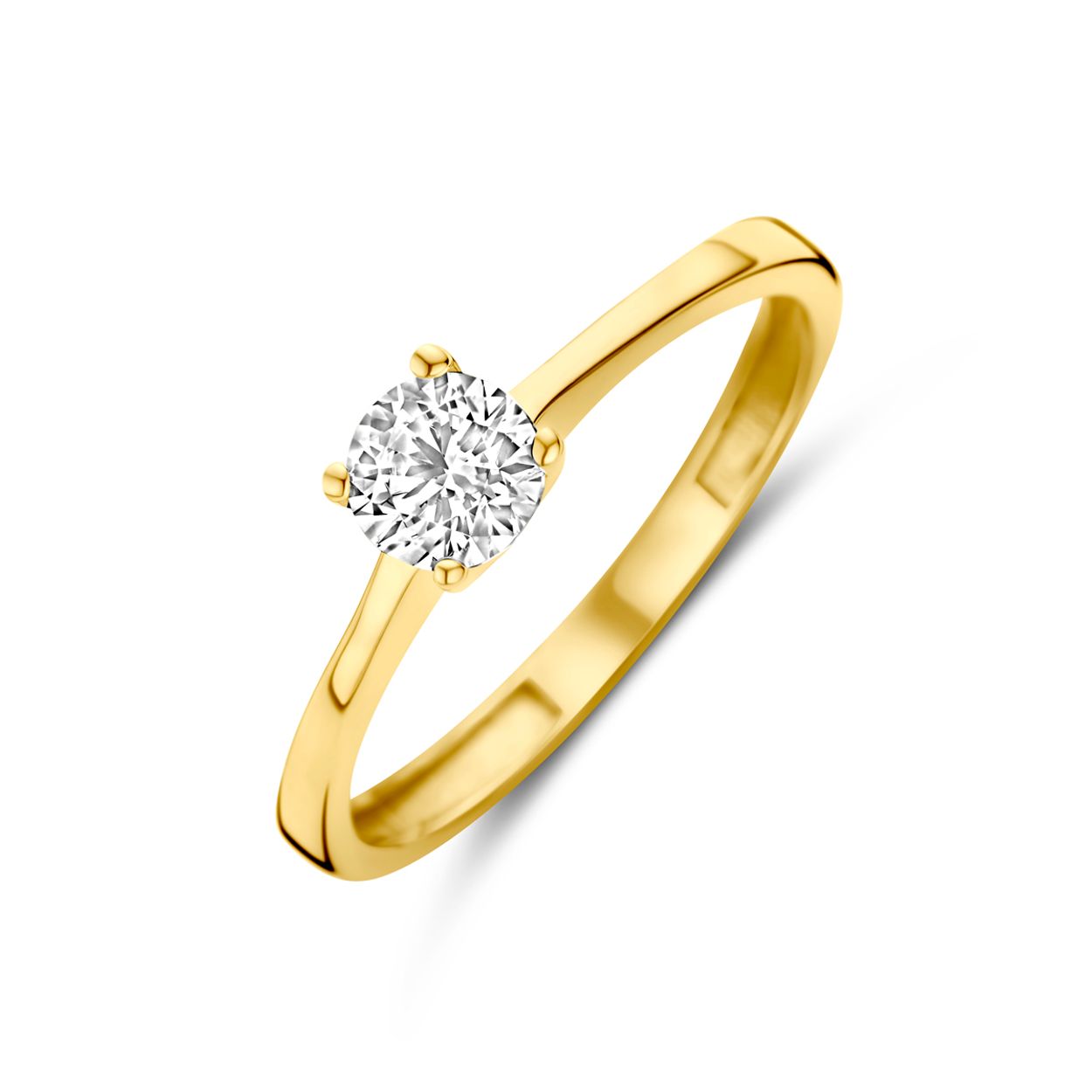 14k Geelgouden ring uitgevoerd met zirkonia. De ring heeft een breedte van 4.5mm.