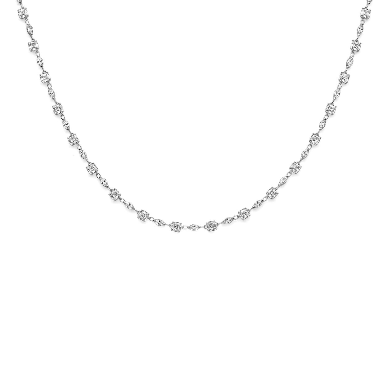 Gerhodineerd 925 zilveren collier uitgevoerd met zirkonia en een karabijn sluiting. Het collier heeft een draaglengte van 44cm en een extensie van 3cm.