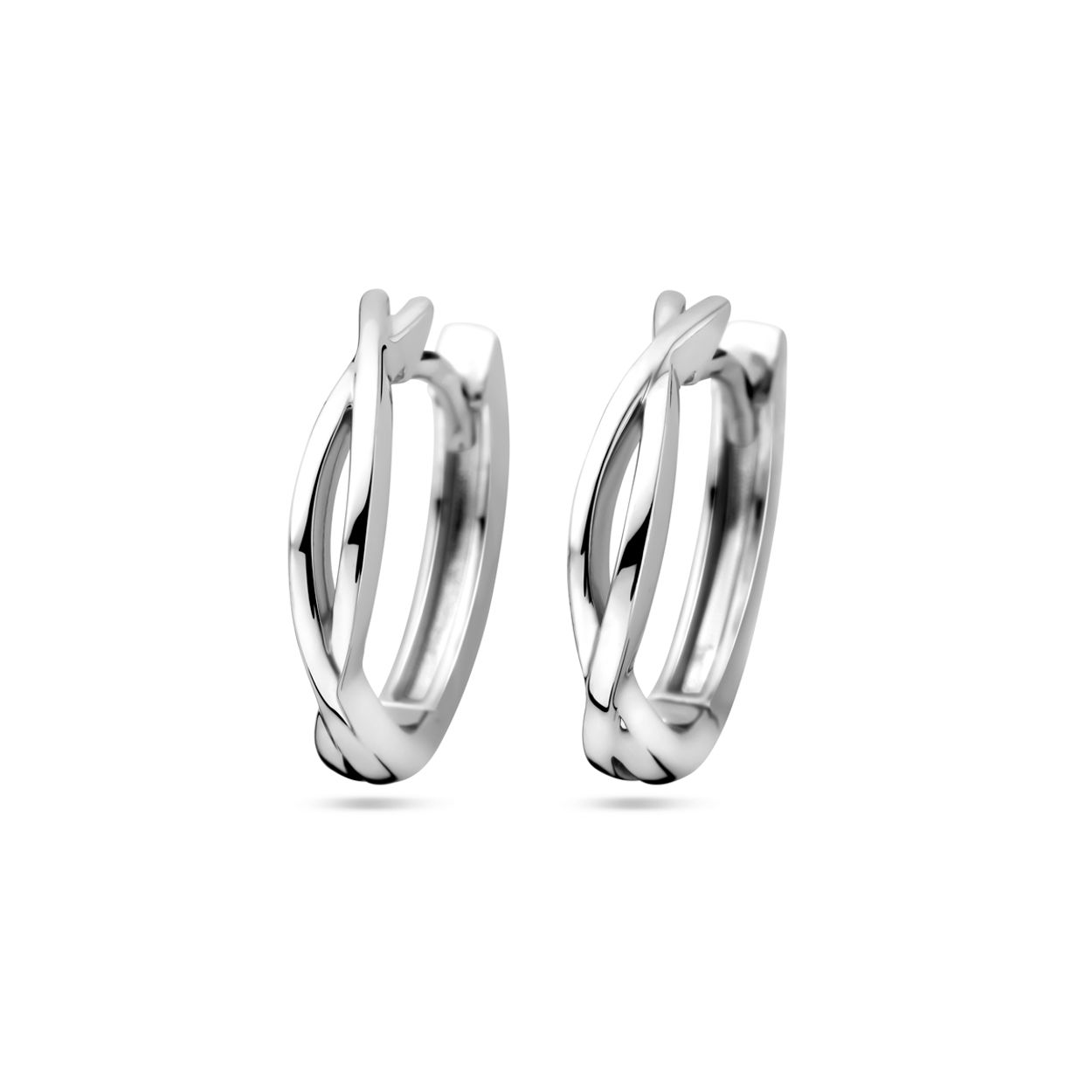 Gerhodineerd 925 zilveren klapoorringen. De klapoorringen hebben een afmeting van 15.5x3mm.
