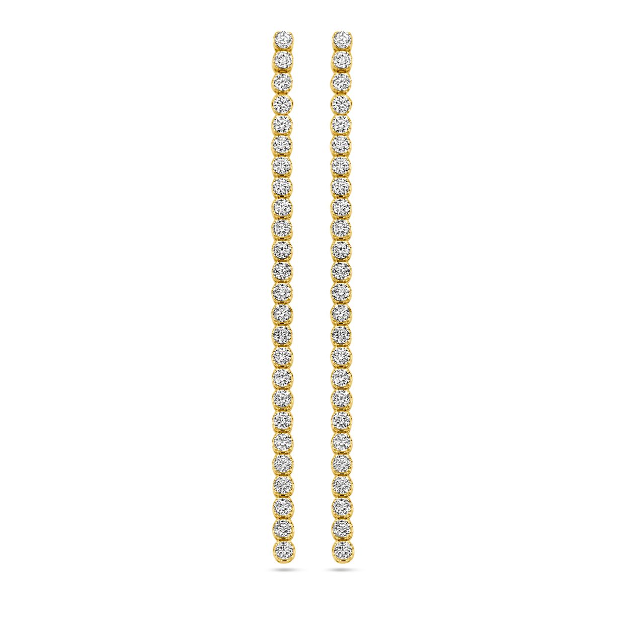 14k Geelgouden oorhangers uitgevoerd met zirkonia. De oorhangers hebben een breedte van 2mm.