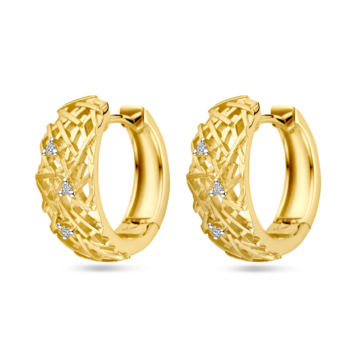 14k Geelgouden klapoorringen uitgevoerd met diamant. De klapoorringen hebben een diameter van 17x7mm. Het diamantgewicht is 0.05ct (2x 0.025ct).
