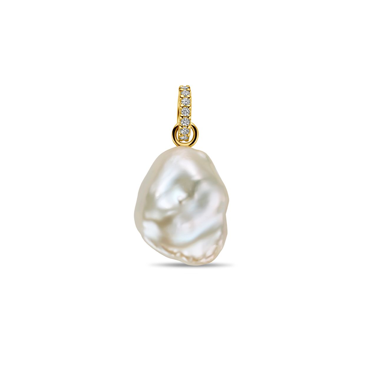 14k Geelgouden hanger uitgevoerd met zoetwaterparel en diamant. De hanger heeft een totale hoogte van 22.5mm. Het diamantgewicht is 0.04ct.