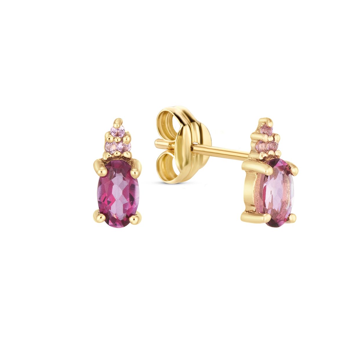 De Vintage Pink Topaz studs zijn gemaakt van 14 karaat goud en bevatten roze topaas edelstenen. Combineer samen met de Vintage Pink Topaz ring en ga voor een kleurrijke Jackie look!

Tropical Paradise
Dat Jackie van reizen houdt is geen geheim. Voor haar 14 karaat gouden sieradencollectie heeft zij zich deze keer laten inspireren door de tropen.
Haar Tropical Paradise collectie biedt een mix van elegantie en avontuur. Voel de zon schijnen waar je ook bent!

Weelderige jungles, azuurblauwe oceanen en de schittering van de zon op witte zandstranden: de ontwerpen met edelstenen zijn een weerspiegeling van Jackie’s mooiste herinneringen. Of het een dag op kantoor is of een avondje uit, deze sieraden voegen een vleugje exotische allure toe aan elke gelegenheid.

Het merk
Jackie is hét 14 karaat gouden on trend sieradenmerk. De collecties zijn geïnspireerd op de reizen die ik maak, van stedentrips tot exotische oorden. Elk gouden sieraad is helemaal van nu, handgemaakt door Europese goudsmeden en vervaardigd van overwegend gerecycled goud met echte edelstenen en zoetwaterparels. Elke collectie is dan ook met veel liefde en passie samengesteld. Mijn Jackie sieraden zijn de perfecte finishing touch voor iedere outfit!

Specificaties
- Oorsieraad
- Materiaal: 14 Karaat - Geelgoud - 585
- Studs 8mm
- Pink Topaz