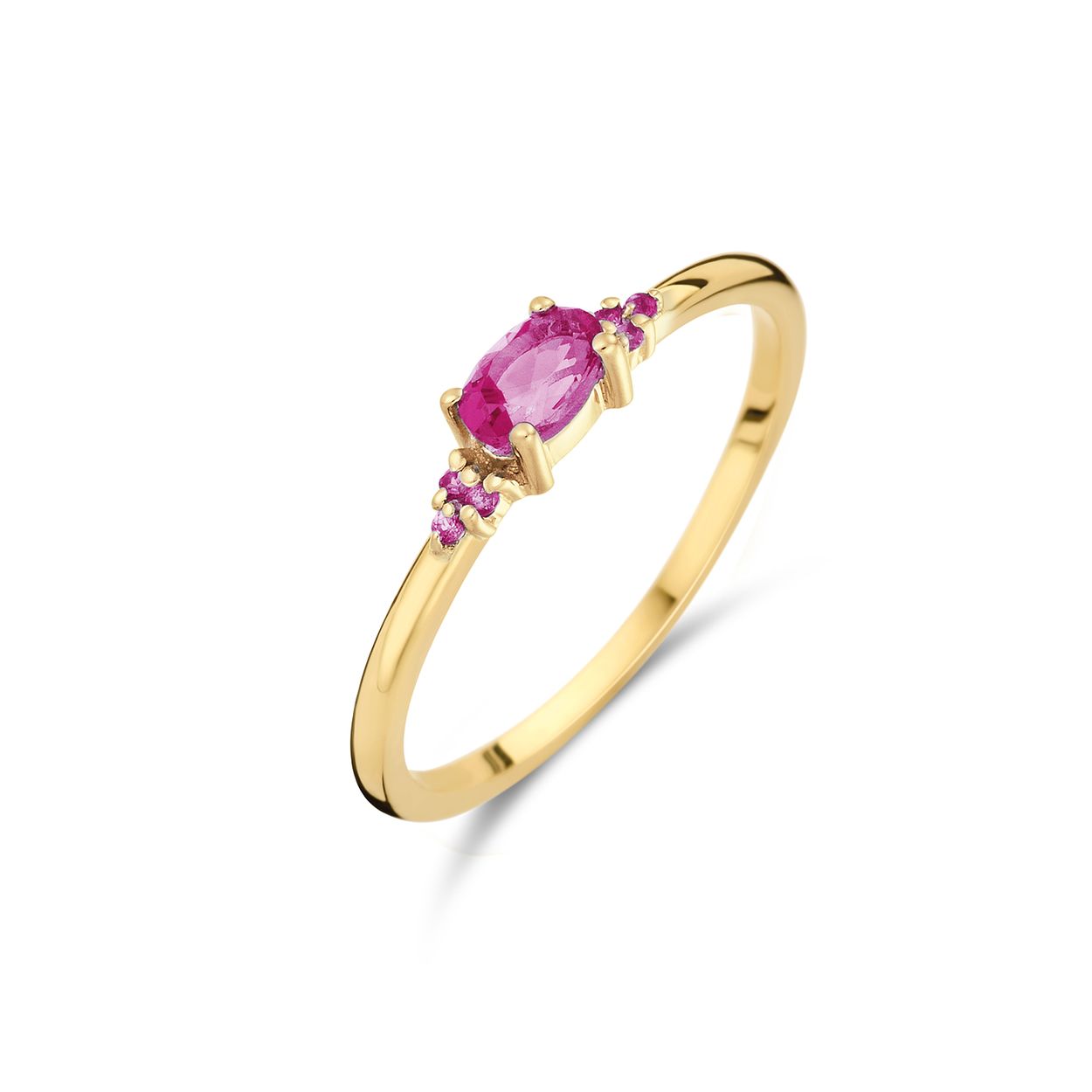 De Vintage Pink Topaz ring van 14 karaat goud is een elegante ring met roze topaas. De sprankelende roze stenen voegen kleur toe aan jouw Jackie ring stack!

Tropical Paradise
Dat Jackie van reizen houdt is geen geheim. Voor haar 14 karaat gouden sieradencollectie heeft zij zich deze keer laten inspireren door de tropen.
Haar Tropical Paradise collectie biedt een mix van elegantie en avontuur. Voel de zon schijnen waar je ook bent!

Weelderige jungles, azuurblauwe oceanen en de schittering van de zon op witte zandstranden: de ontwerpen met edelstenen zijn een weerspiegeling van Jackie’s mooiste herinneringen. Of het een dag op kantoor is of een avondje uit, deze sieraden voegen een vleugje exotische allure toe aan elke gelegenheid.

Het merk
Jackie is hét 14 karaat gouden on trend sieradenmerk. De collecties zijn geïnspireerd op de reizen die ik maak, van stedentrips tot exotische oorden. Elk gouden sieraad is helemaal van nu, handgemaakt door Europese goudsmeden en vervaardigd van overwegend gerecycled goud met echte edelstenen en zoetwaterparels. Elke collectie is dan ook met veel liefde en passie samengesteld. Mijn Jackie sieraden zijn de perfecte finishing touch voor iedere outfit!

Specificaties
- Ring 3mm
- Materiaal: 14 Karaat - Geelgoud - 585
- Maat 52
- Pink Topaz
