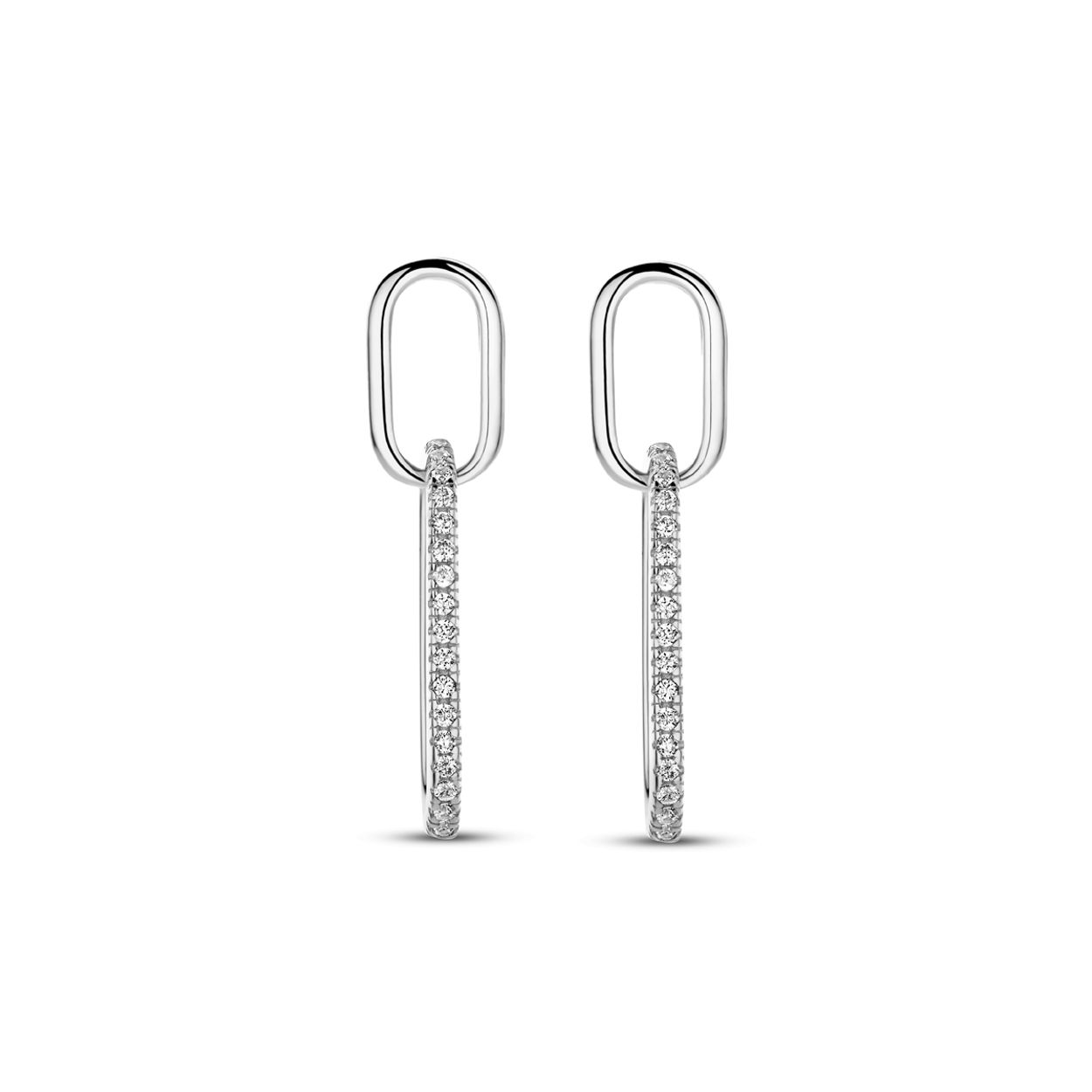 Gerhodineerd 925 zilveren oorhangers uitgevoerd met zirkonia. De oorhangers hebben een totale hoogte van 24mm.
