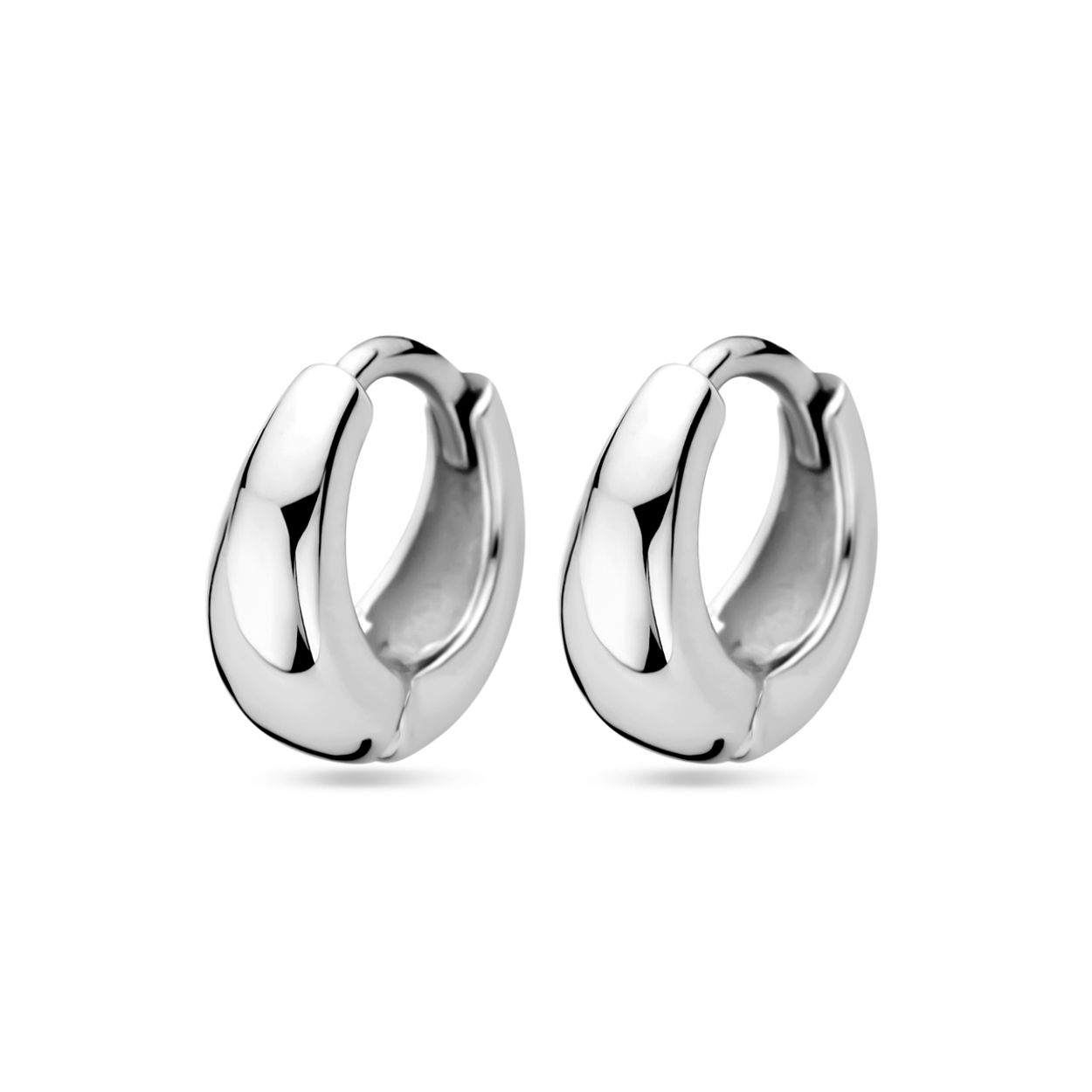 Gerhodineerd 925 zilveren klapoorringen. De oorringen hebben een afmeting van 11.5x4.5mm.