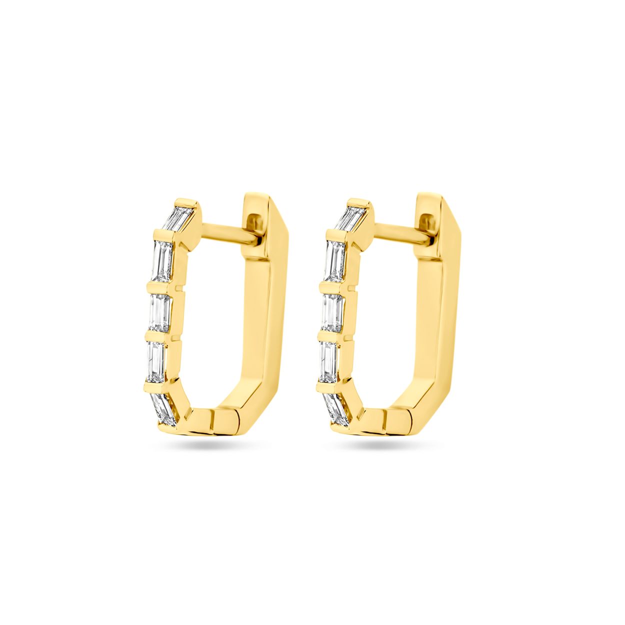 14k Geelgouden klapoorringen uitgevoerd met diamant. De klapoorringen hebben een afmeting van 13x2mm. Het diamantgewicht is 0.20ct.