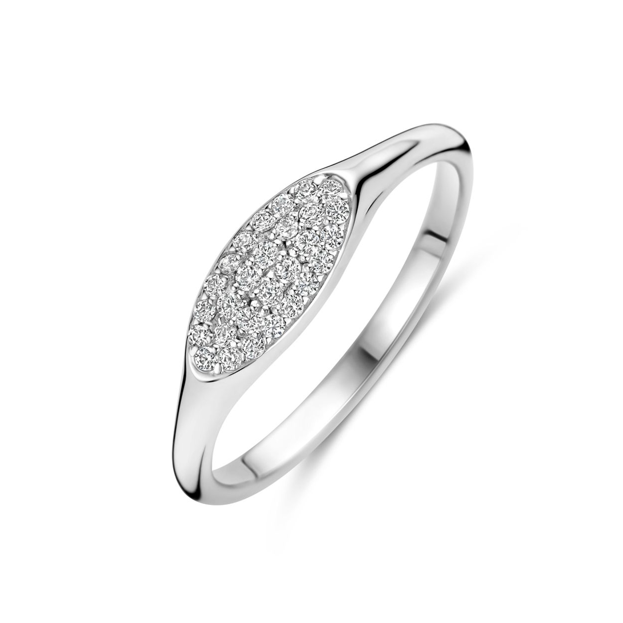 Gerhodineerd 925 zilveren ring uitgevoerd met zirkonia. De ring heeft een breedte van 5mm.