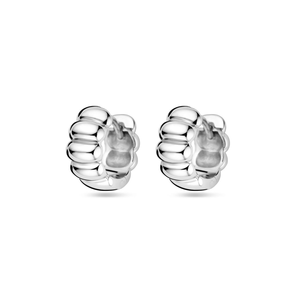 Gerhodineerd 925 zilveren klapoorringen met een diameter van 11.5mm.