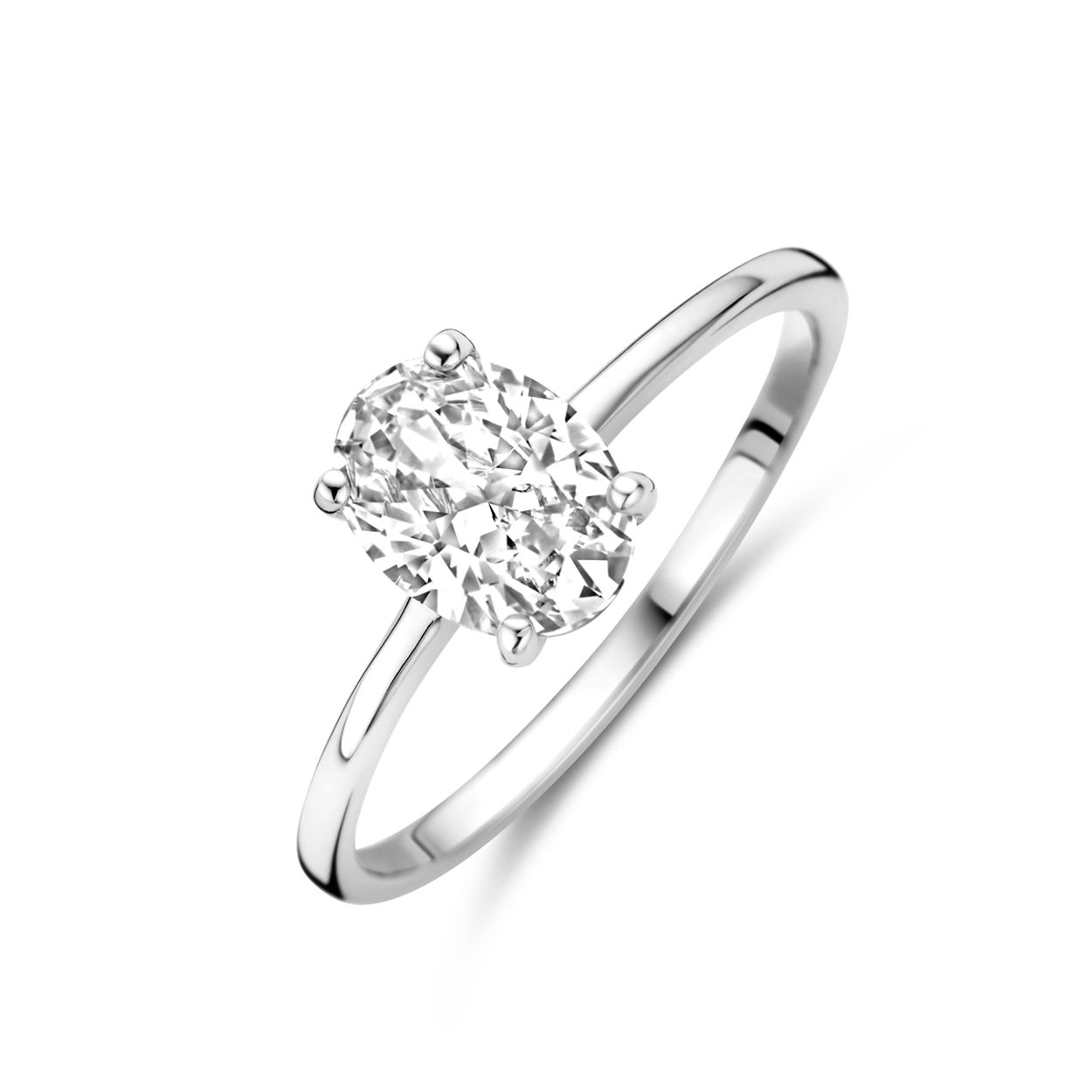 Gerhodineerd 925 zilveren ring uitgevoerd met zirkonia. De ring heeft een breedte van 8mm.