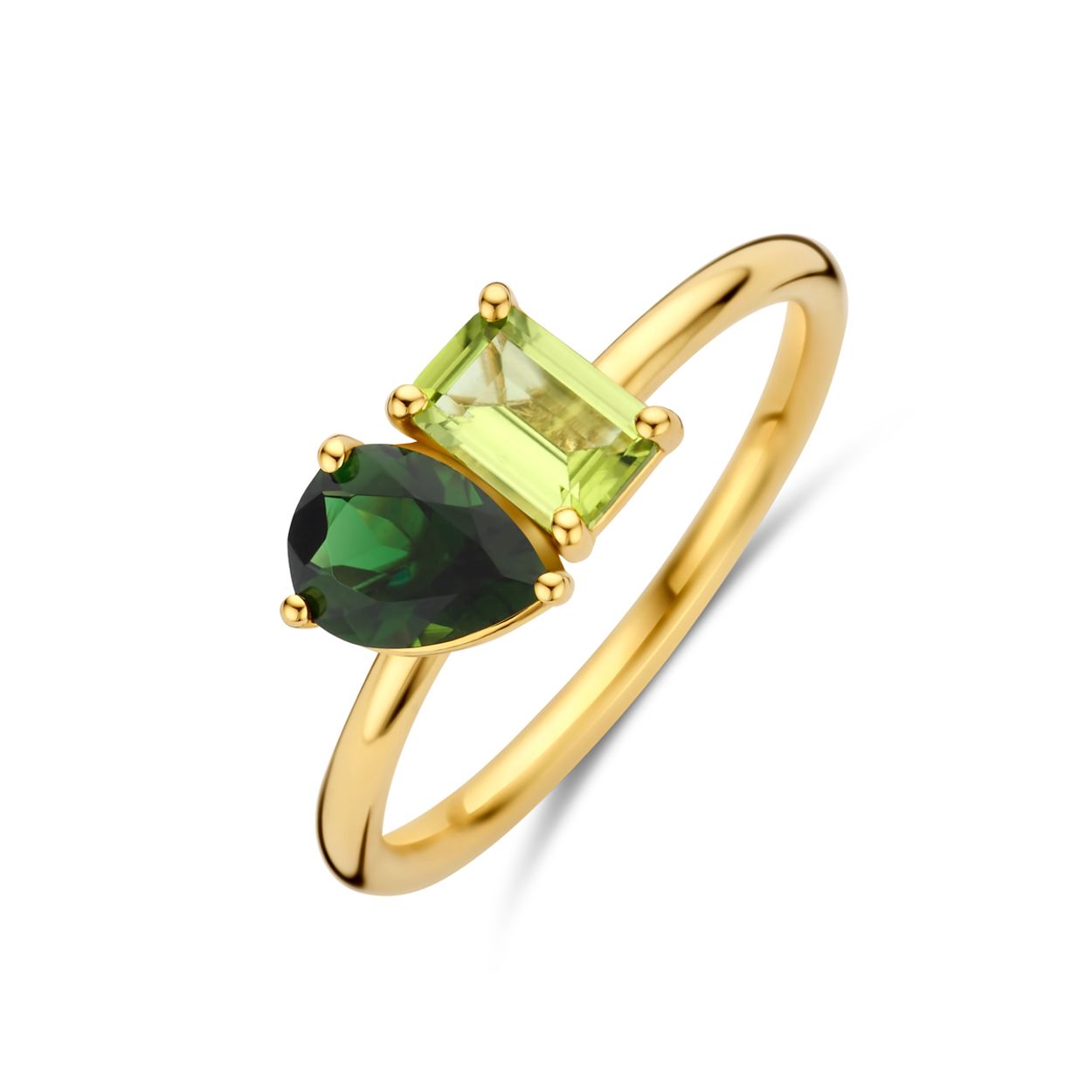14k Geelgouden ring uitgevoerd met peridot en groen toermalijn. De ring heeft een breedte van 7mm. De stenen hebben een afmeting van 7x5mm en 6x4mm.