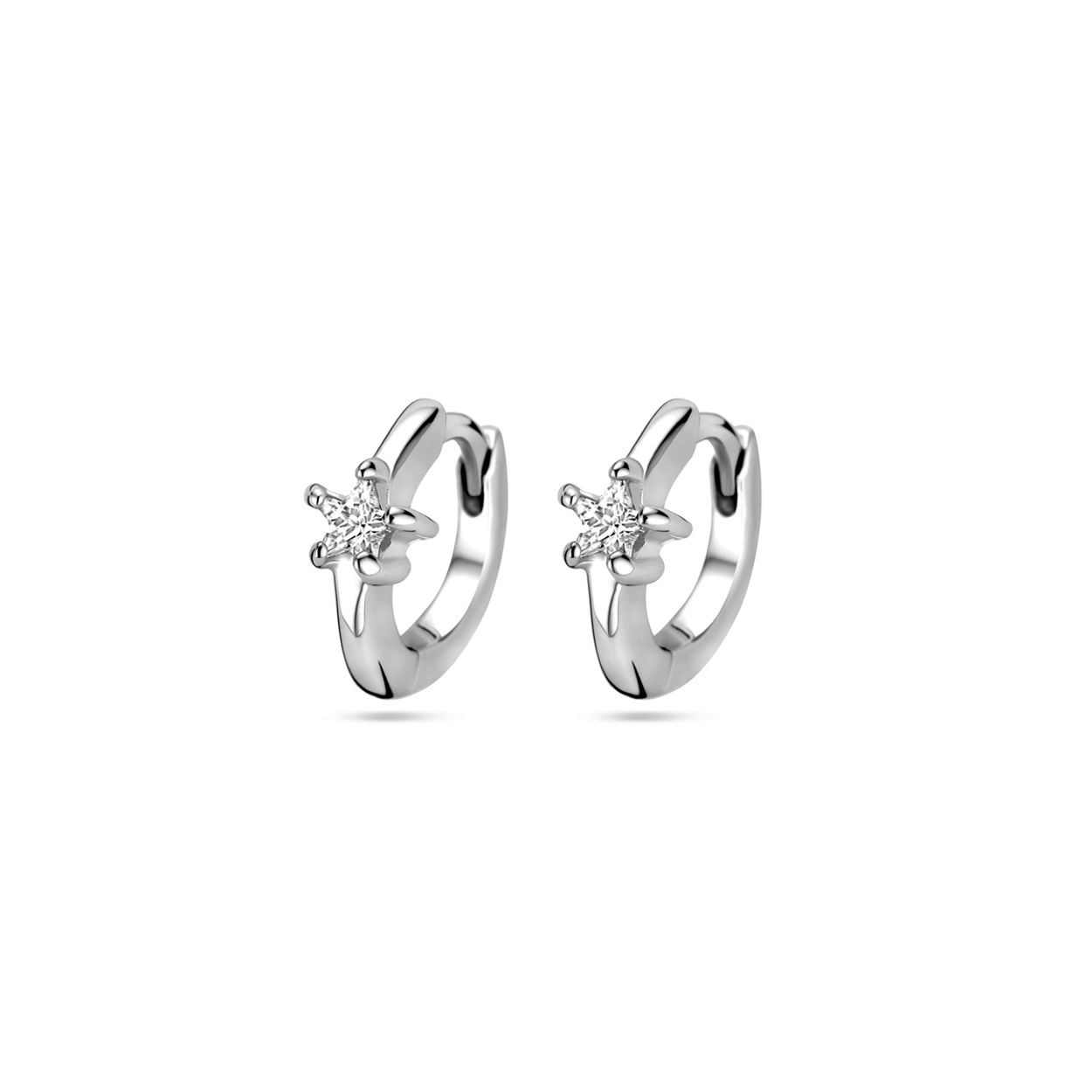 Gerhodineerd 925 zilveren klapoorringen uitgevoerd met zirkonia. De klapoorringen hebben een diameter van 10.5mm.