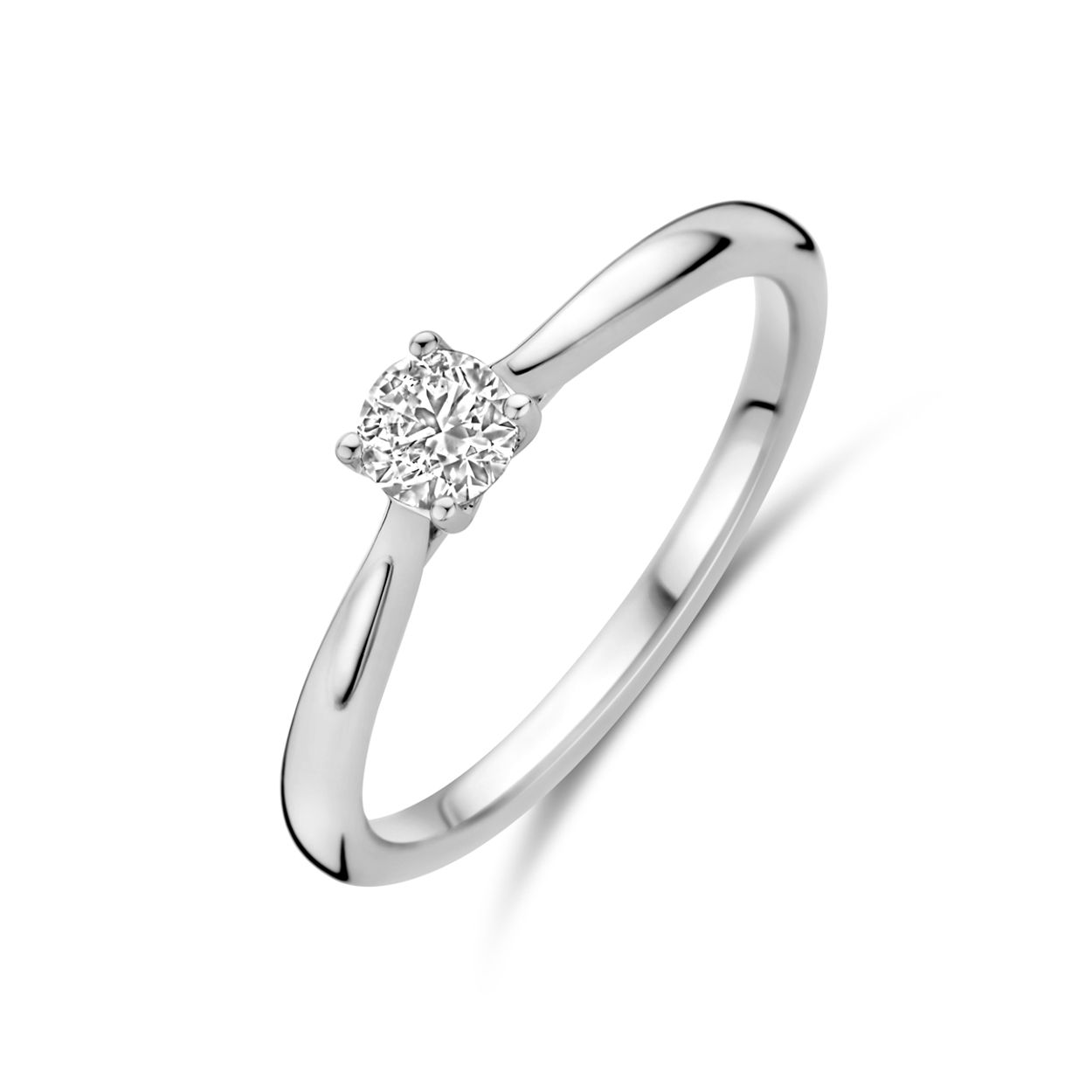 14k Witgouden ring uitgevoerd met lab grown diamant. De ring heeft een breedte van 4mm. Het diamantgewicht is 0.25ct.