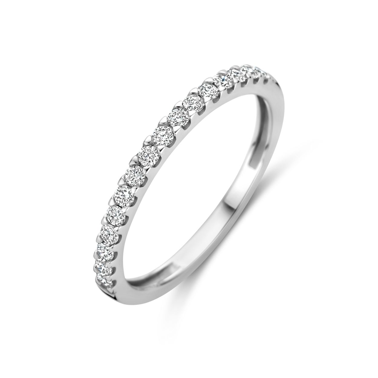 14k Witgouden ring uitgevoerd met lab grown diamant. De ring heeft een breedte van 2mm. Het diamantgewicht is 0.25ct.