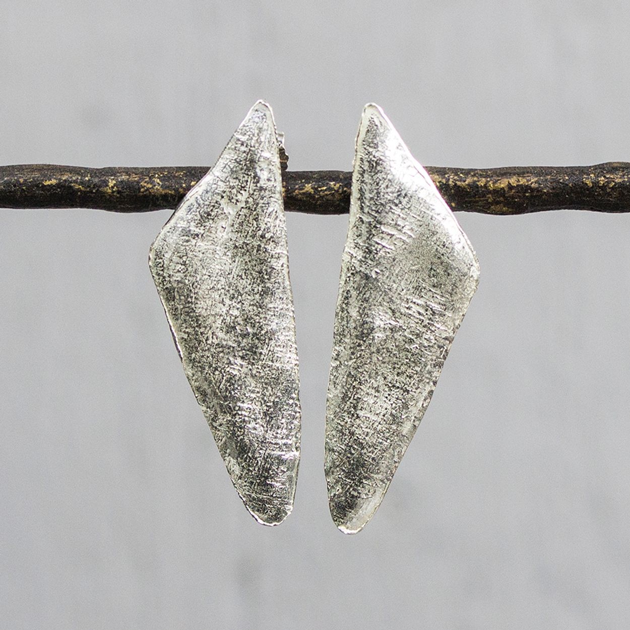 Oorsteker gemaakt van 925 sterling zilver, ook verkrijgbaar in geoxideerd zilver.