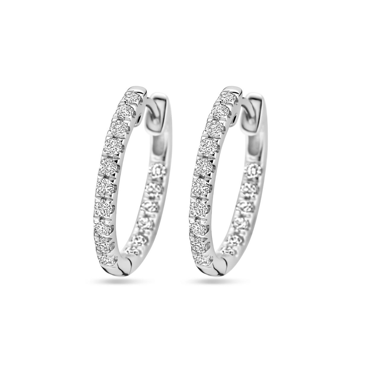 14k Witgouden klapoorringen uitgevoerd met lab grown diamant. De klapoorringen hebben een afmeting van 16.5x2mm. De totale diamantgewicht is 0.46ct.
