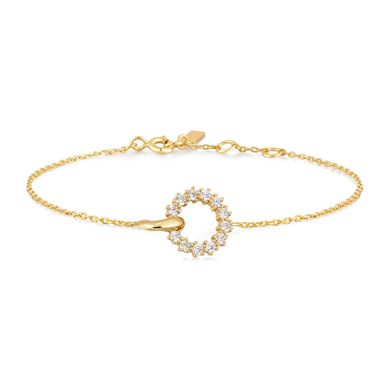 AH B056-01G
Deze sprankelende cirkelvormige hanger, doorsneden met een gepolijste kromming, maakt deze armband een perfect middelpunt om elke pols.

HET MERK
Geïnspireerd door de laatste fashion trends is Ania Haie het toonaangevende sieradenmerk voor hoogkwalitatieve maar ook betaalbare zilveren sieraden, zonder op de kwaliteit in te leveren. Iedere collectie is gebaseerd op de laatste catwalktrends, waardoor Ania Haie snel tot hét sieradenmerk voor stijlbewuste consumenten is verkozen. Elk sieraad wordt ontworpen om te combineren met andere sieraden waardoor je je eigen look kunt creëren. Maar ook zijn Ania Haie sieraden opvallend genoeg om op zichzelf te dragen.

SPECIFICATIES
- Ania Haie
- Armband
- 925 zilver met gold/ rhodium plating
- Lengte 18,5cm
- AH B056-01G