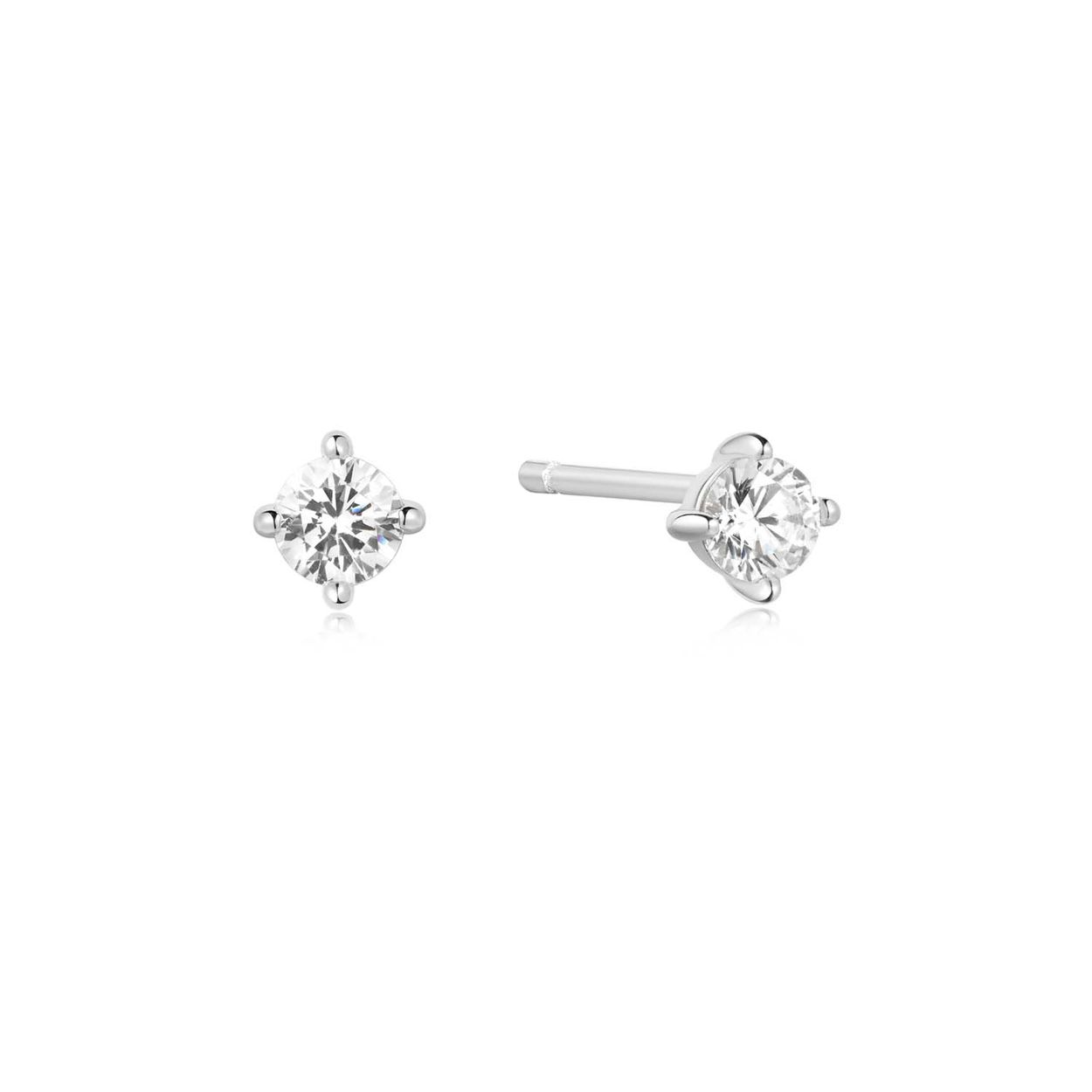AH E057-01H
Deze machtige, maar mini studs zijn ontworpen om de go-to eenvoudige, sprankelende toevoeging aan elke garderobe te zijn. Prachtig afgewerkt met een glinsterende zirkonia steen. Combineer ze met dikke knuffels voor een trendy, glamourlook met een strakke twist.

HET MERK
Geïnspireerd door de laatste fashion trends is Ania Haie het toonaangevende sieradenmerk voor hoogkwalitatieve maar ook betaalbare zilveren sieraden, zonder op de kwaliteit in te leveren. Iedere collectie is gebaseerd op de laatste catwalktrends, waardoor Ania Haie snel tot hét sieradenmerk voor stijlbewuste consumenten is verkozen. Elk sieraad wordt ontworpen om te combineren met andere sieraden waardoor je je eigen look kunt creëren. Maar ook zijn Ania Haie sieraden opvallend genoeg om op zichzelf te dragen.

SPECIFICATIES
- Ania Haie
- Oorsieraad
- 925 zilver met gold/ rhodium plating
- 4mm
- AH E057-01H