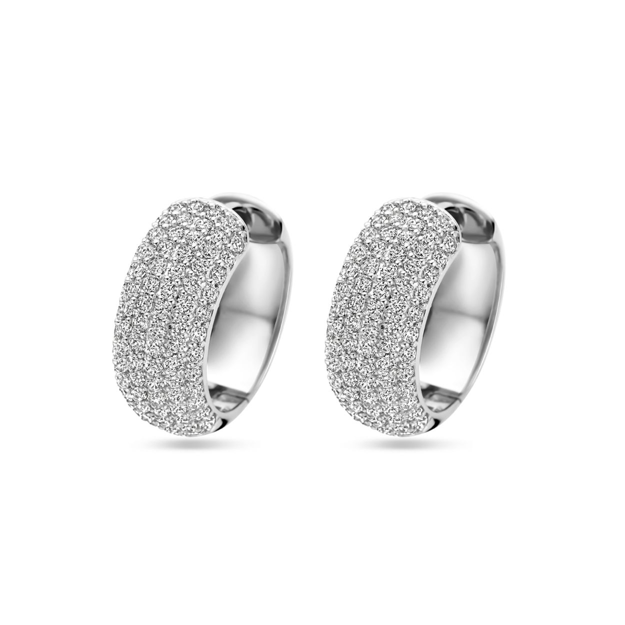 Gerhodineerd 925 zilveren klapoorringen uitgevoerd met zirkonia. De klapoorringen hebben een afmeting van 20.5x8.5.