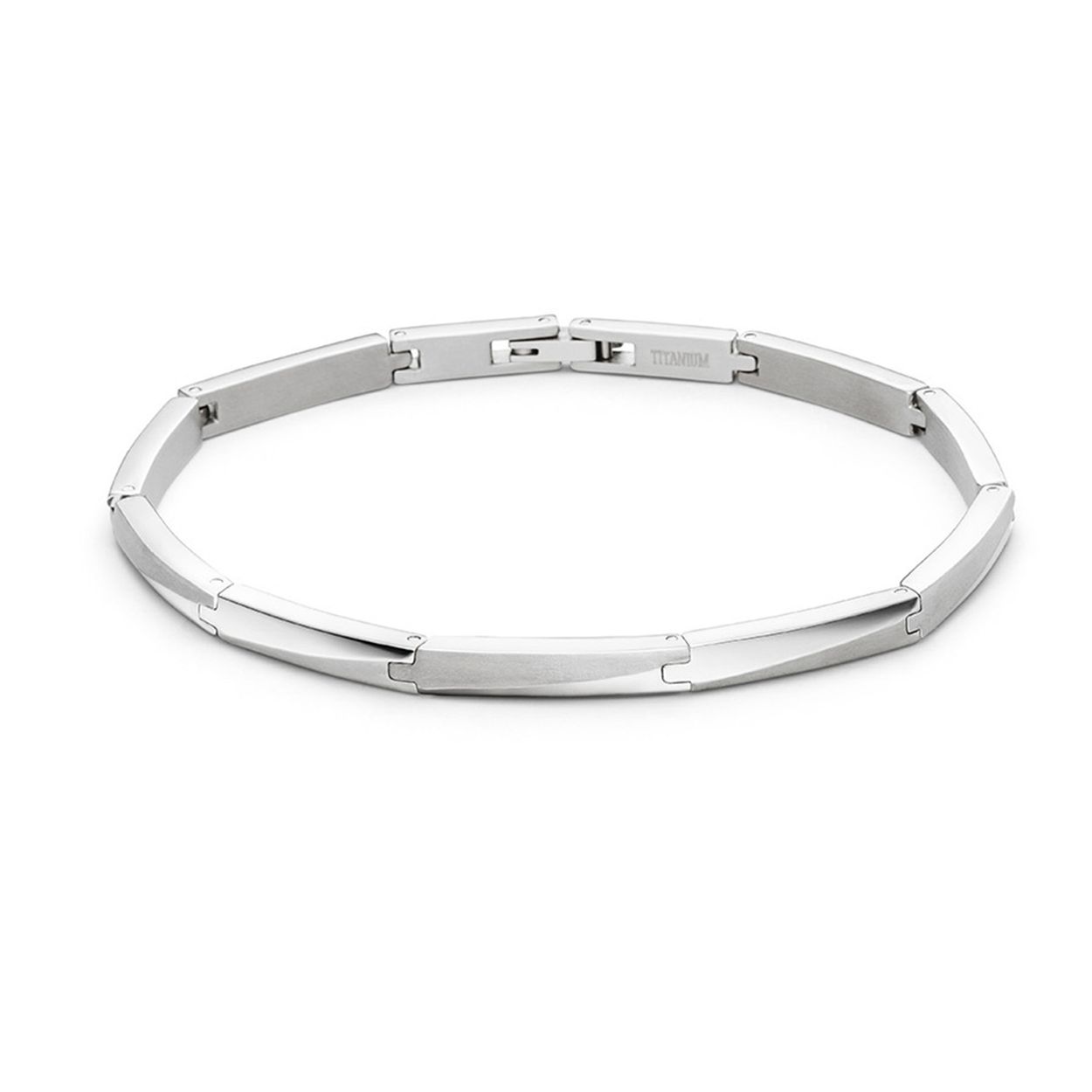 Boccia Titanium 03059-01 Armband
Deze unieke titanium armband van Boccia Titanium is een mooie toevoeging aan je sieradencollectie! Wat deze titanium armband uniek maakt, is dat er glanzende rechte schakels aan elkaar verbonden zijn via de onderkant. Hierdoor wordt het een soepele armband. Combineer de armband met het bijpassende collier en oorbellen voor een complete look. De lengte is 21cm.

HET MERK
Boccia Titanium is het titanium merk van Nederland, dat zijn oorsprong in Duitsland vindt en is opgericht in het jaar 1992. Ontwikkeld door internationale ontwerpers. Alle titanium componenten van de BOCCIA TITANIUM collectie zijn gemaakt van 99,7% puur titanium; het bijzondere materiaal. Het is licht in gewicht, neemt de temperatuur van de huid aan en is zeer huidvriendelijk. Bovendien is het corrosie- en temperatuurbestendig.

SPECIFICATIES
- Armband 03059-01
- Puur titanium
- Zilverkleurig
- 21cm