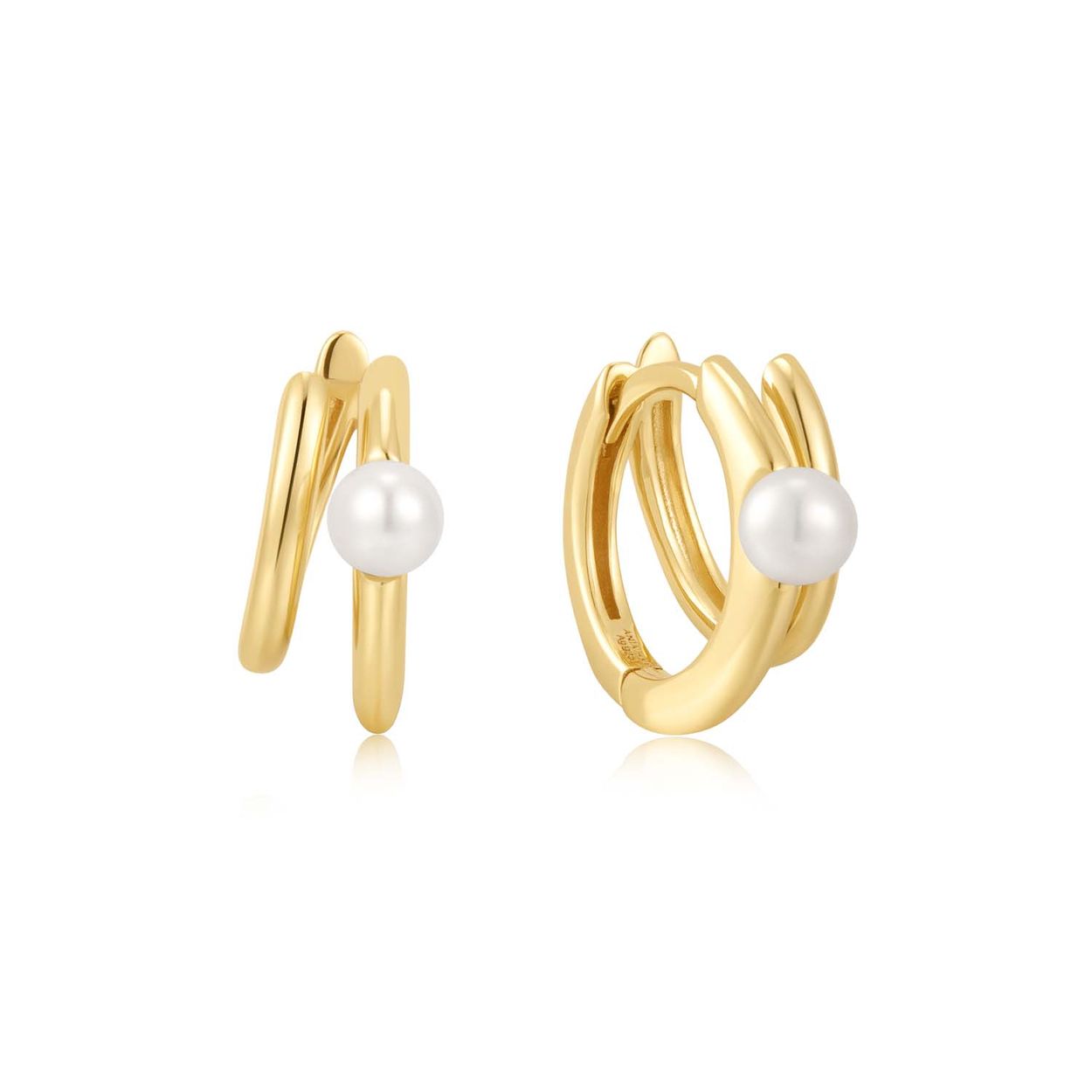 Met het dubbele lusontwerp in combinatie met een parel, geven deze sierlijke oorringen je een unieke look. Stijl ze eenvoudigweg met je favoriete studs, hoepels en oorwarmers om je elegantie en zelfvertrouwen een boost te geven. 

HET MERK
Geïnspireerd door de laatste fashion trends is Ania Haie het toonaangevende sieradenmerk voor hoogkwalitatieve maar ook betaalbare zilveren sieraden, zonder op de kwaliteit in te leveren. Iedere collectie is gebaseerd op de laatste catwalktrends, waardoor Ania Haie snel tot hét sieradenmerk voor stijlbewuste consumenten is verkozen. Elk sieraad wordt ontworpen om te combineren met andere sieraden waardoor je je eigen look kunt creëren. Maar ook zijn Ania Haie sieraden opvallend genoeg om op zichzelf te dragen.

SPECIFICATIES
- Ania Haie
- Oorbellen
- 925 zilver met gold/ rhodium plating
- Lengte 13,5mm
- AH E058-02G