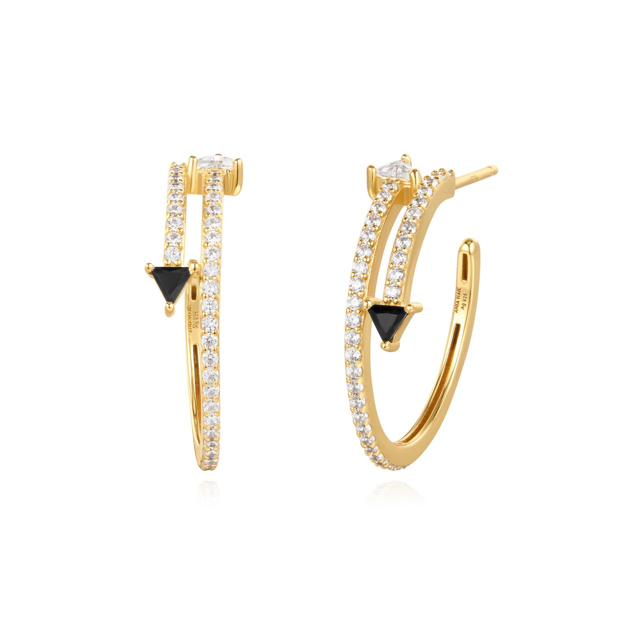 Kies voor glinstering en edgy zwarte details voor je sieraden update van het nieuwe seizoen met onze unieke stud hoops. Deze opvallende oorbellen zijn gemaakt van 14kt verguld sterlingzilver en zijn statement genoeg om solo gedragen te worden of gestapeld met andere studs, hoops en huggies. 

HET MERK
Geïnspireerd door de laatste fashion trends is Ania Haie het toonaangevende sieradenmerk voor hoogkwalitatieve maar ook betaalbare zilveren sieraden, zonder op de kwaliteit in te leveren. Iedere collectie is gebaseerd op de laatste catwalktrends, waardoor Ania Haie snel tot hét sieradenmerk voor stijlbewuste consumenten is verkozen. Elk sieraad wordt ontworpen om te combineren met andere sieraden waardoor je je eigen look kunt creëren. Maar ook zijn Ania Haie sieraden opvallend genoeg om op zichzelf te dragen.

SPECIFICATIES
- Ania Haie
- Oorbellen
- Lengte 23mm
- 925 zilver met gold/ rhodium plating
- AH E059-18G