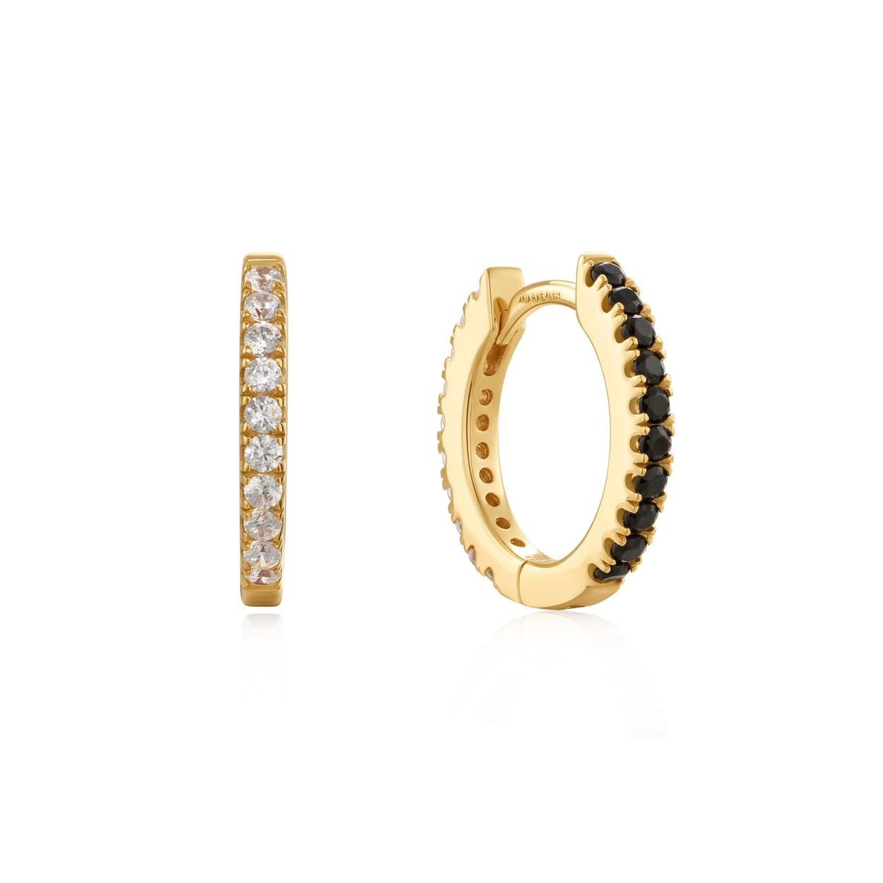 Geen zorgen meer over het achterstevoren dragen van oorbellen. Afgewerkt met zirkonia steentjes in dubbele kleuren, zijn deze oorbellen ingenieus ontworpen om aan beide kanten gedragen te worden, perfect voor verschillende kledingstijlen.

HET MERK
Geïnspireerd door de laatste fashion trends is Ania Haie het toonaangevende sieradenmerk voor hoogkwalitatieve maar ook betaalbare zilveren sieraden, zonder op de kwaliteit in te leveren. Iedere collectie is gebaseerd op de laatste catwalktrends, waardoor Ania Haie snel tot hét sieradenmerk voor stijlbewuste consumenten is verkozen. Elk sieraad wordt ontworpen om te combineren met andere sieraden waardoor je je eigen look kunt creëren. Maar ook zijn Ania Haie sieraden opvallend genoeg om op zichzelf te dragen.

SPECIFICATIES
- Ania Haie
- Oorbellen
- 925 zilver met gold/ rhodium plating
- Klapsluiting
- AH E060-01G