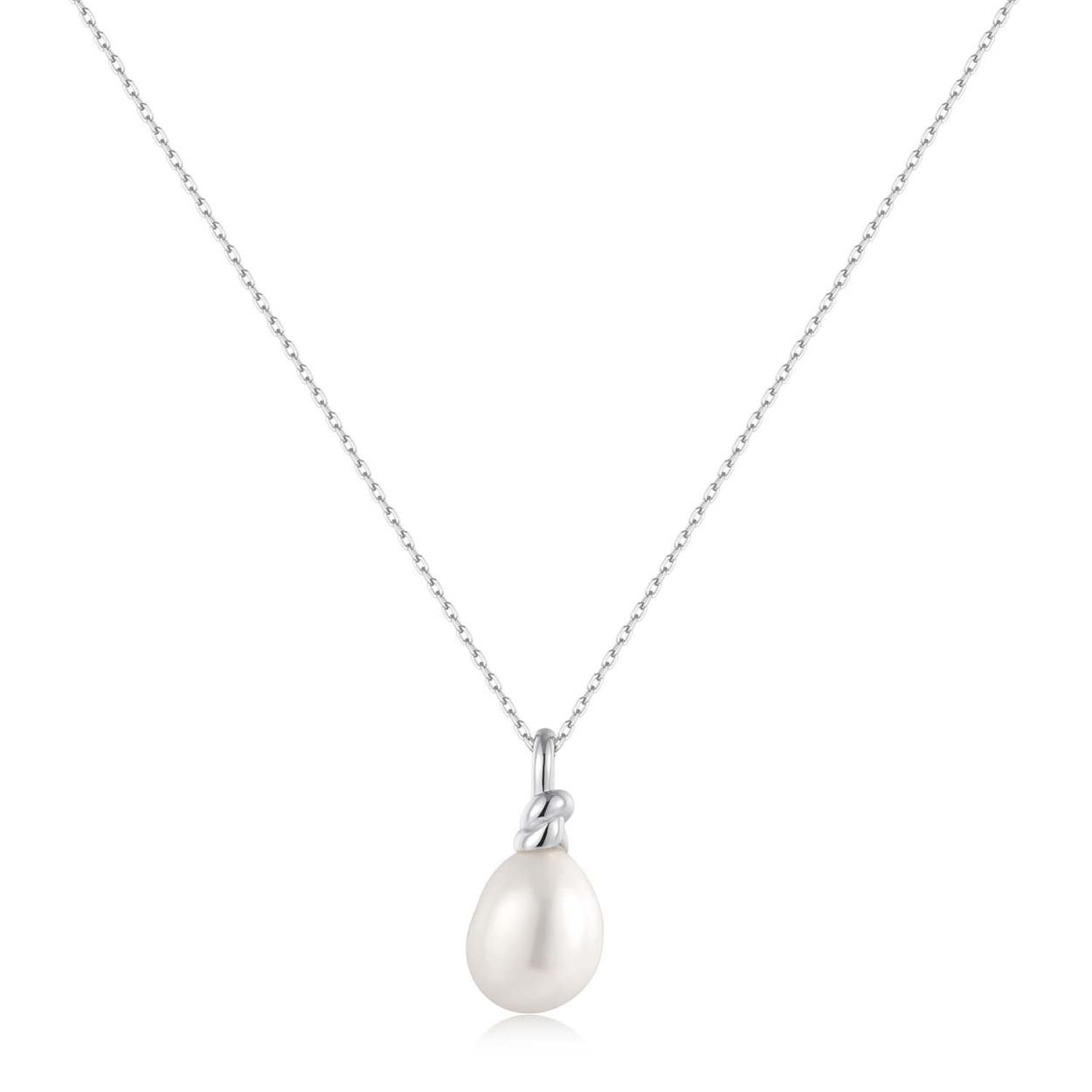 Verhoog je elegantie moeiteloos met onze sterlingzilveren ketting met zoetwaterparels. Onze 11-12 mm statement hanger is eenvoudig en verfijnd en perfect om te combineren met andere parelkettingen en basiskettingen voor een gelaagde look.

HET MERK
Geïnspireerd door de laatste fashion trends is Ania Haie het toonaangevende sieradenmerk voor hoogkwalitatieve maar ook betaalbare zilveren sieraden, zonder op de kwaliteit in te leveren. Iedere collectie is gebaseerd op de laatste catwalktrends, waardoor Ania Haie snel tot hét sieradenmerk voor stijlbewuste consumenten is verkozen. Elk sieraad wordt ontworpen om te combineren met andere sieraden waardoor je je eigen look kunt creëren. Maar ook zijn Ania Haie sieraden opvallend genoeg om op zichzelf te dragen.

SPECIFICATIES
- Ania Haie
- Ketting
- 925 zilver met gold/ rhodium plating
- Lengte 52cm
- AH N058-02H
