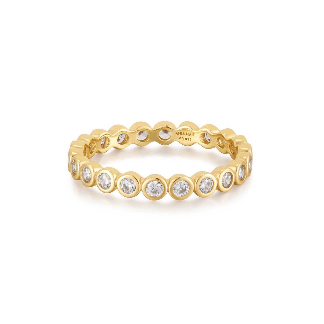 De ring is ontworpen om onmisbaar te zijn in je garderobe en heeft een band van kubieke zirkonia's in 14kt verguld sterlingzilver. Hij ziet er schitterend uit, alleen gedragen of gestapeld met die van jou, moeiteloos passend bij je dagelijkse kleding.

HET MERK
Geïnspireerd door de laatste fashion trends is Ania Haie het toonaangevende sieradenmerk voor hoogkwalitatieve maar ook betaalbare zilveren sieraden, zonder op de kwaliteit in te leveren. Iedere collectie is gebaseerd op de laatste catwalktrends, waardoor Ania Haie snel tot hét sieradenmerk voor stijlbewuste consumenten is verkozen. Elk sieraad wordt ontworpen om te combineren met andere sieraden waardoor je je eigen look kunt creëren. Maar ook zijn Ania Haie sieraden opvallend genoeg om op zichzelf te dragen.

SPECIFICATIES
- Ania Haie
- Ring
- 925 zilver met gold/ rhodium plating
- Maat 56
- AH R058-03G