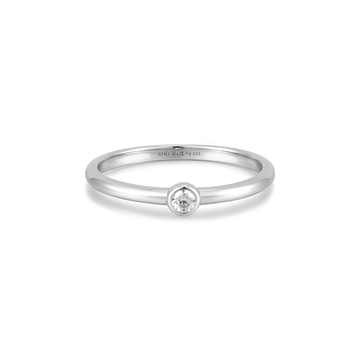 Ga voor tijdloze elegantie als je kiest voor onze klassieke ringen. Deze stapelring heeft een zirkonia in het midden van een sterling zilveren band. Draag dit schitterende stuk om elke vinger en combineer het gemakkelijk met andere sierlijke ringen.

HET MERK
GeÃ¯nspireerd door de laatste fashion trends is Ania Haie het toonaangevende sieradenmerk voor hoogkwalitatieve maar ook betaalbare zilveren sieraden, zonder op de kwaliteit in te leveren. Iedere collectie is gebaseerd op de laatste catwalktrends, waardoor Ania Haie snel tot hÃ©t sieradenmerk voor stijlbewuste consumenten is verkozen. Elk sieraad wordt ontworpen om te combineren met andere sieraden waardoor je je eigen look kunt creÃ«ren. Maar ook zijn Ania Haie sieraden opvallend genoeg om op zichzelf te dragen.

SPECIFICATIES
- Ania Haie
- Ring
- 925 zilver met gold/ rhodium plating
- Maat 58
- AH R059-02H