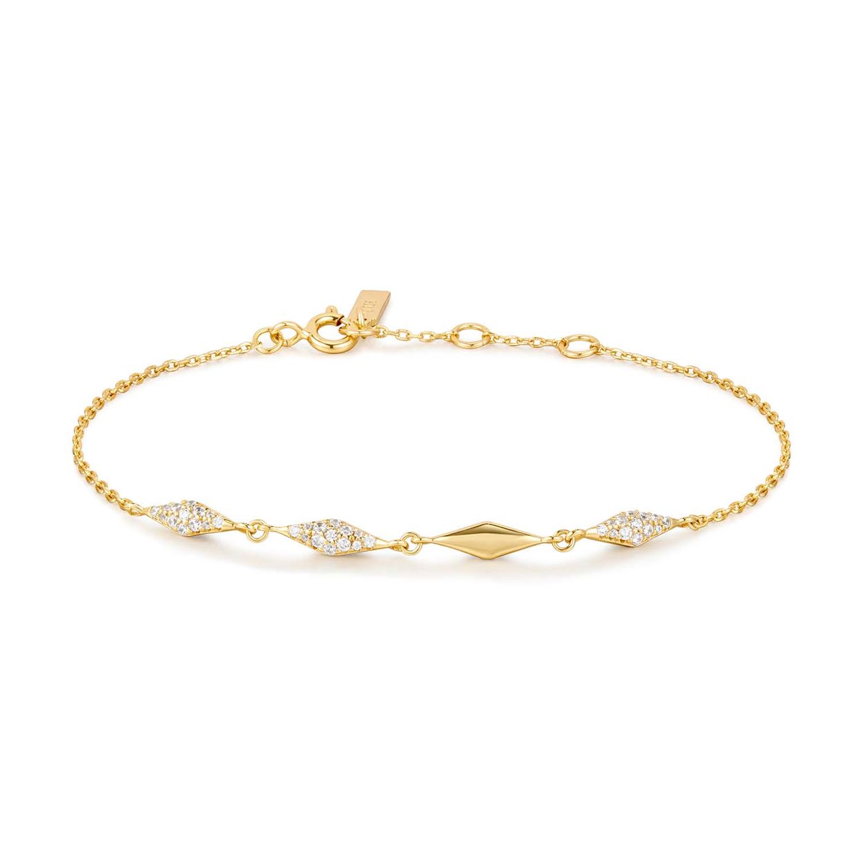 AH B061-04G
 Door de hardwaretrend van dit seizoen te combineren met wat broodnodige glitter en glinstering, is deze prachtige armband een luxe stijl om je look mee op te frissen. Perfect voor chique glans overdag of een geklede avond vibe, de delicate ketting is afgewerkt met een glad gepolijst oppervlak en de andere kant met fonkelende cubic zirconia pavé.

HET MERK
Geïnspireerd door de laatste fashion trends is Ania Haie het toonaangevende sieradenmerk voor hoogkwalitatieve maar ook betaalbare zilveren sieraden, zonder op de kwaliteit in te leveren. Iedere collectie is gebaseerd op de laatste catwalktrends, waardoor Ania Haie snel tot hét sieradenmerk voor stijlbewuste consumenten is verkozen. Elk sieraad wordt ontworpen om te combineren met andere sieraden waardoor je je eigen look kunt creëren. Maar ook zijn Ania Haie sieraden opvallend genoeg om op zichzelf te dragen.

SPECIFICATIES
- Ania Haie
- Armband fijn Zirkonia
- 925 zilver met gold/ rhodium plating
- Lengte 18,5cm
- AH B061-04G