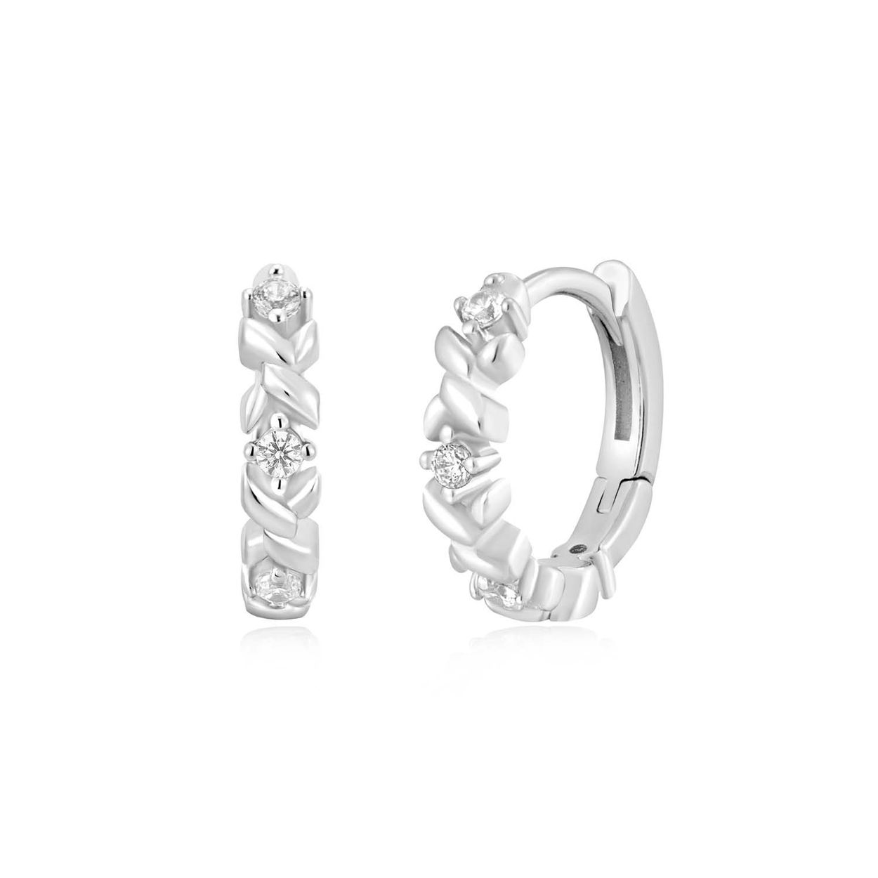 AH E061-07H
 Omarm onze zirkonia kruis oorringen met een delicate touch. De stukken zijn ontworpen met kruiselementen en glinsterende zirkonia steentjes, perfect om je dagelijkse look een boost te geven.

HET MERK
Geïnspireerd door de laatste fashion trends is Ania Haie het toonaangevende sieradenmerk voor hoogkwalitatieve maar ook betaalbare zilveren sieraden, zonder op de kwaliteit in te leveren. Iedere collectie is gebaseerd op de laatste catwalktrends, waardoor Ania Haie snel tot hét sieradenmerk voor stijlbewuste consumenten is verkozen. Elk sieraad wordt ontworpen om te combineren met andere sieraden waardoor je je eigen look kunt creëren. Maar ook zijn Ania Haie sieraden opvallend genoeg om op zichzelf te dragen.

SPECIFICATIES
- Ania Haie
- Oorring Zirkonia
- 925 zilver met gold/ rhodium plating
- Lengte 13,5mm
- AH E061-07H