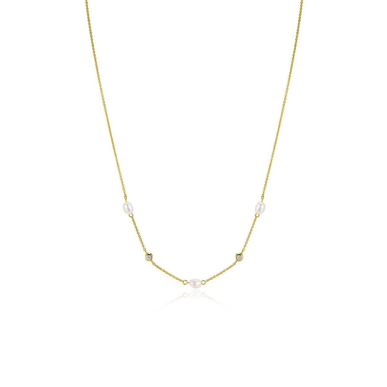 ZINZI gold plated zilveren jasseron ketting, met drie ovale witte zoetwaterparels en twee witte zirkonia's. De parels zijn natuurlijk gevormd en nooit perfect ovaal. De lengte van de ketting is te variëren tussen 42cm en 45cm. Vervaardigd van eerste gehalte zilver (925) en extra geel verguld.
