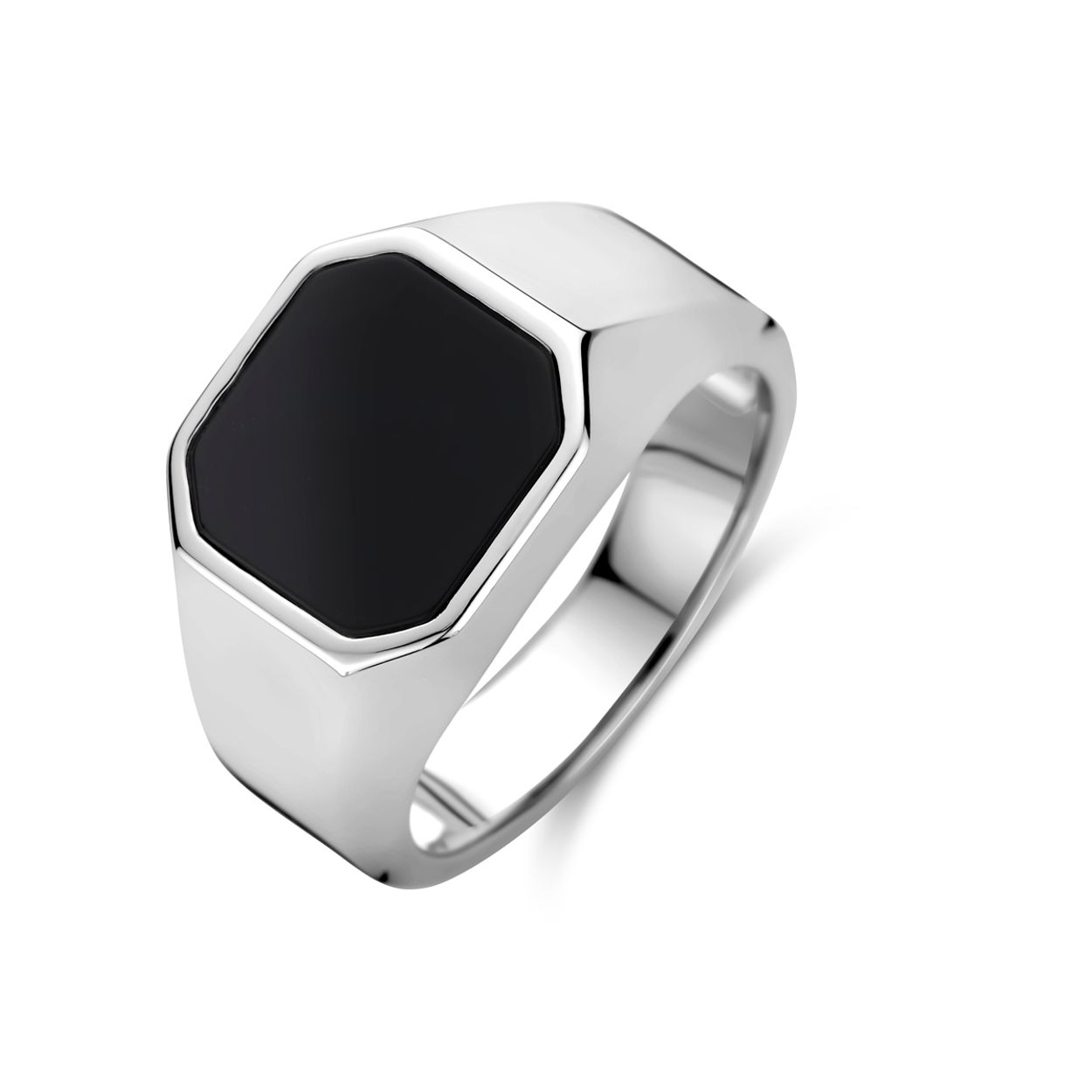 Gerhodineerd 925 zilveren zegelring uitgevoerd met een onyx. De ring heeft een breedte van 12mm.
