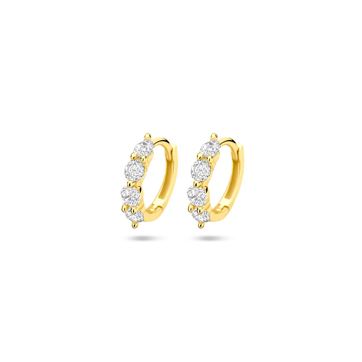 Geelgoud op 925 zilveren klapoorringen uitgevoerd met zirkonia. De klapoorringen hebben een diameter van 12.5mm. Geen garantie op plating.