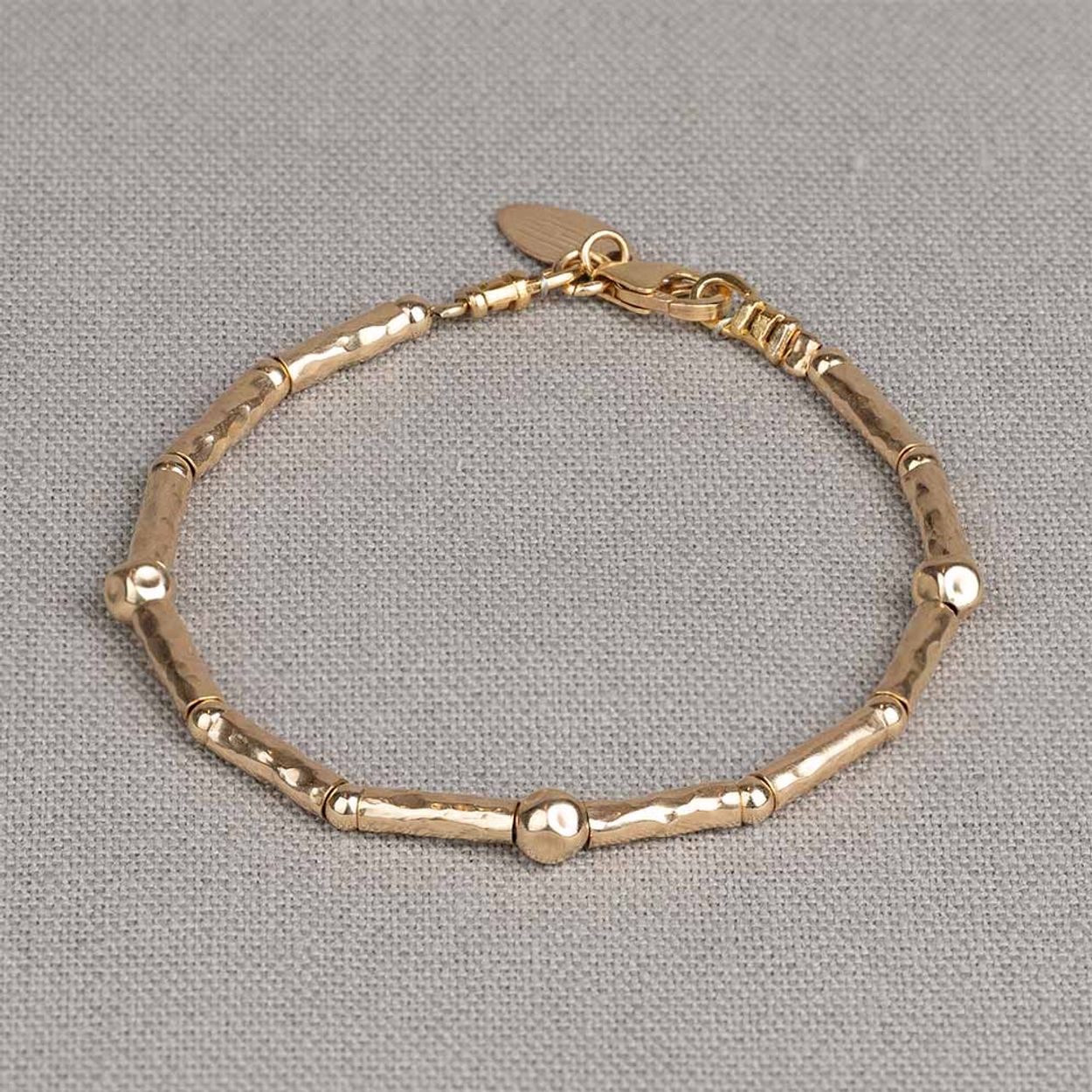 Armband buisjes van Jeh Jewels gemaakt van Goldfilled. Combineer deze armband met het bijpassende collier voor een complete look!