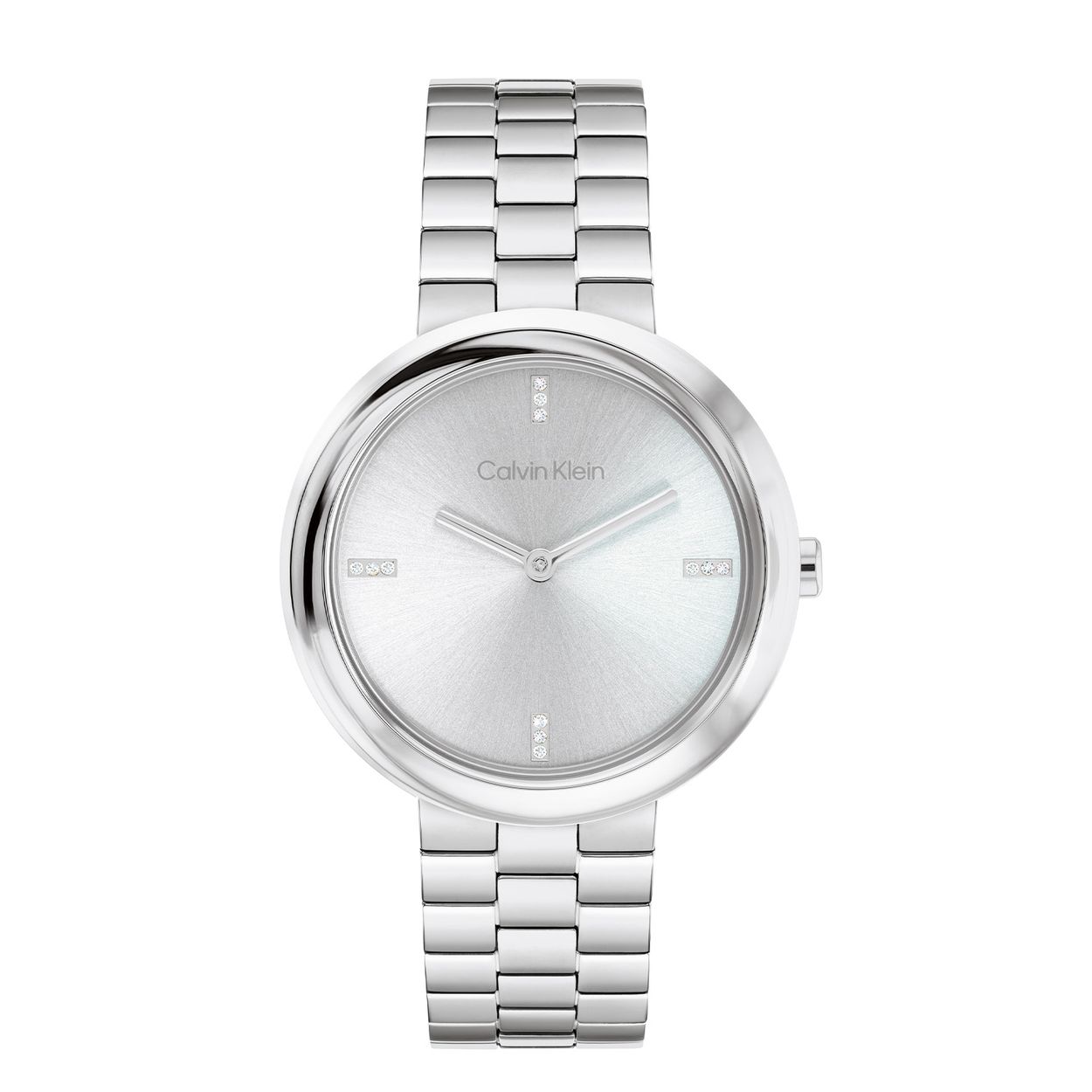 Calvin Klein CK25100093 Dames Twisted Bezel Horloge 34mm 
Dit Calvin Klein dameshorloge met nr CK25100093 is een tijdloos ontwerp. De stijlvolle ronde stalen kast heeft een gladde gedraaide bezel en een zilverkleurige sunray wijzerplaat met fijne wijzers en kristallen op de 3,6,9 en de 12. Strak aan de kast zit een stalen glanzende schakelband met een vouwsluiting. Het elegante dameshorloge heeft een mineraalglas, een doorsnee van 34mm en is 3ATM.

OVER CALVIN KLEIN
Calvin Klein is een wereldwijd lifestylemerk dat gewaagde, vooruitstrevende idealen en een verleidelijke, vaak minimalistische, esthetiek nastreeft. Calvin Klein werd groot in de jaren 70 door haar mode- en merkjeans collecties. In de jaren 80 lanceerde Calvin Klein haar spraakmakende ondergoed dat uitdrukkelijk van logo &rsquo;s voorzien was. Vanwege het grote succes is het merk ook succesvol uitgerold in Accessoires, Parfums, Home, Brillen, Golf, Horloges en Sieraden.
Sinds de oprichting in 1968 door Calvin Klein, heeft het merk haar reputatie opgebouwd als leider in de Amerikaanse mode, dankzij een cleane esthetiek en innovatieve ontwerpen. Calvin Klein wil haar publiek verleiden en inspireren door middel van provocerende beelden en opvallende ontwerpen die prikkelen. 

SPECIFICATIES:
- Mineraalglas
- Stalen kast
- Zilverkleurige wijzerplaat 
- Stalen schakelband
- Ronde kastvorm, &Oslash; 34mm
- 3ATM