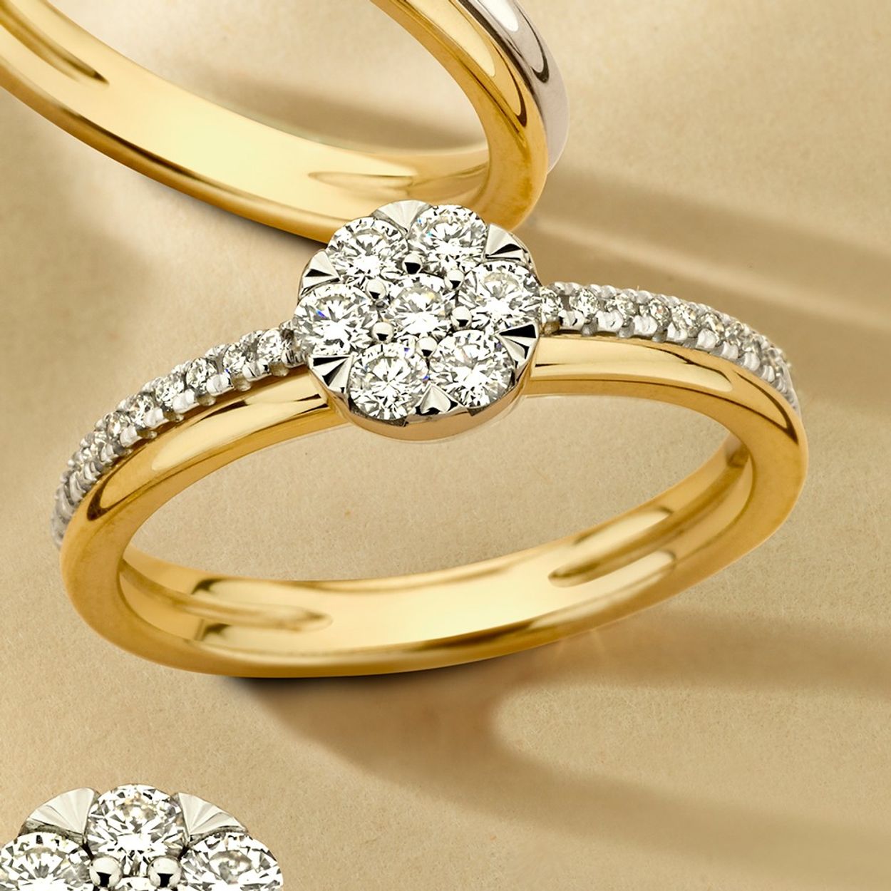 Dit is een ring van Excellent Jewelry in de kleur geel/wit