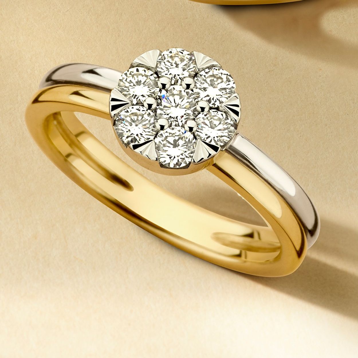 Dit is een ring van Excellent Jewelry in de kleur geel/wit