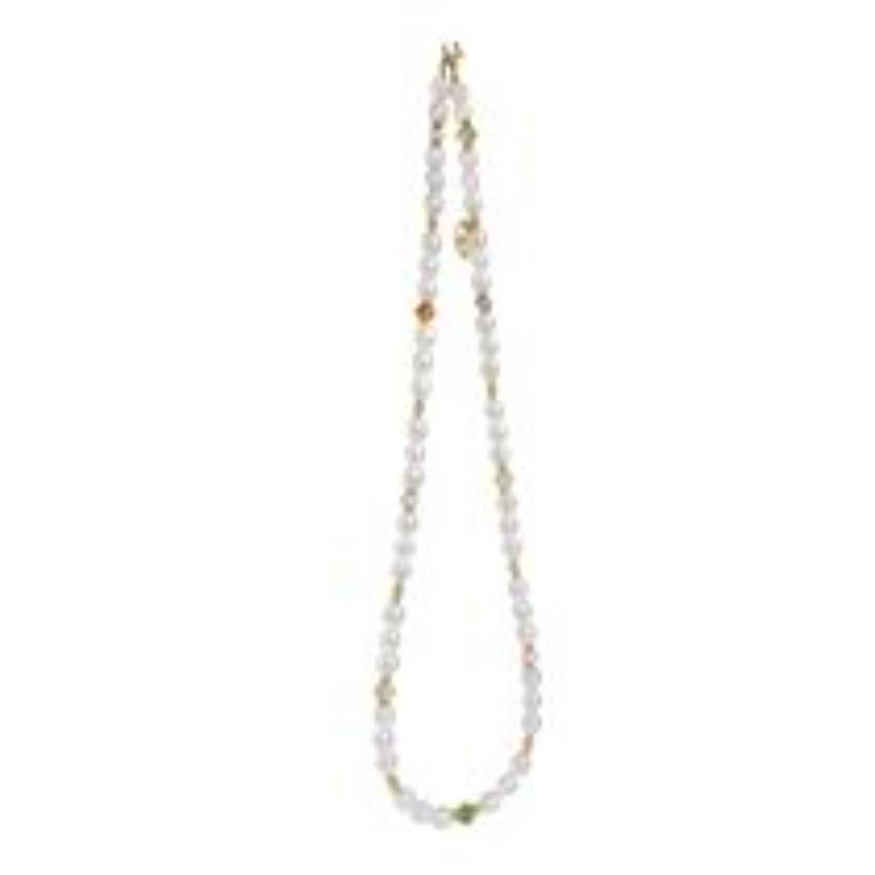 Deze geel goud vergulde ketting is versierd met een 2mm gefacetteerde citrien, een 2 mm carneool, een 2 mm amethist, 2 mm rozenkwarts, een 2mm groene toermalijn kwarts en een 2 mm aquamarijn. tussen de steentjes door zitten 6 à 6,5 mm witte parels. De ketting heeft een lengte van 45 cm.