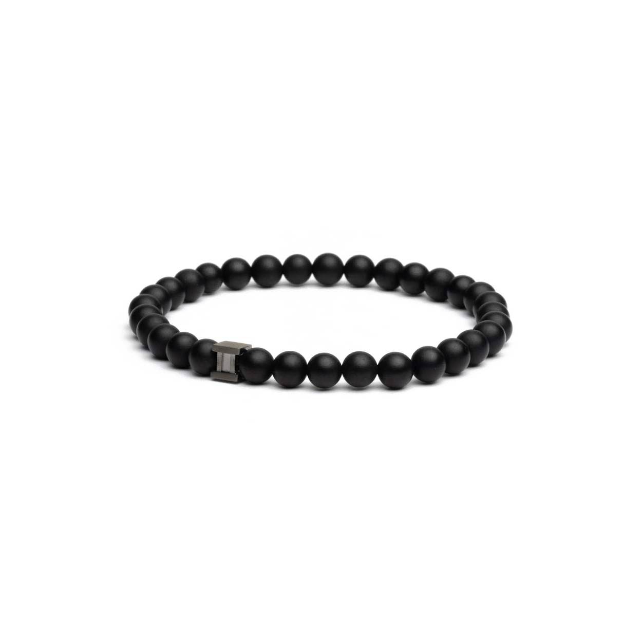 De Mat black 6mm armband is gemaakt van kleine, elegante 6mm kralen van de natuursteen Bronziet. Deze steen is afkomstig uit de USA en vergroot je zelfvertrouwen, geeft je de moed om in actie te komen en maakt het makkelijker om grip te krijgen op een lastige situatie.