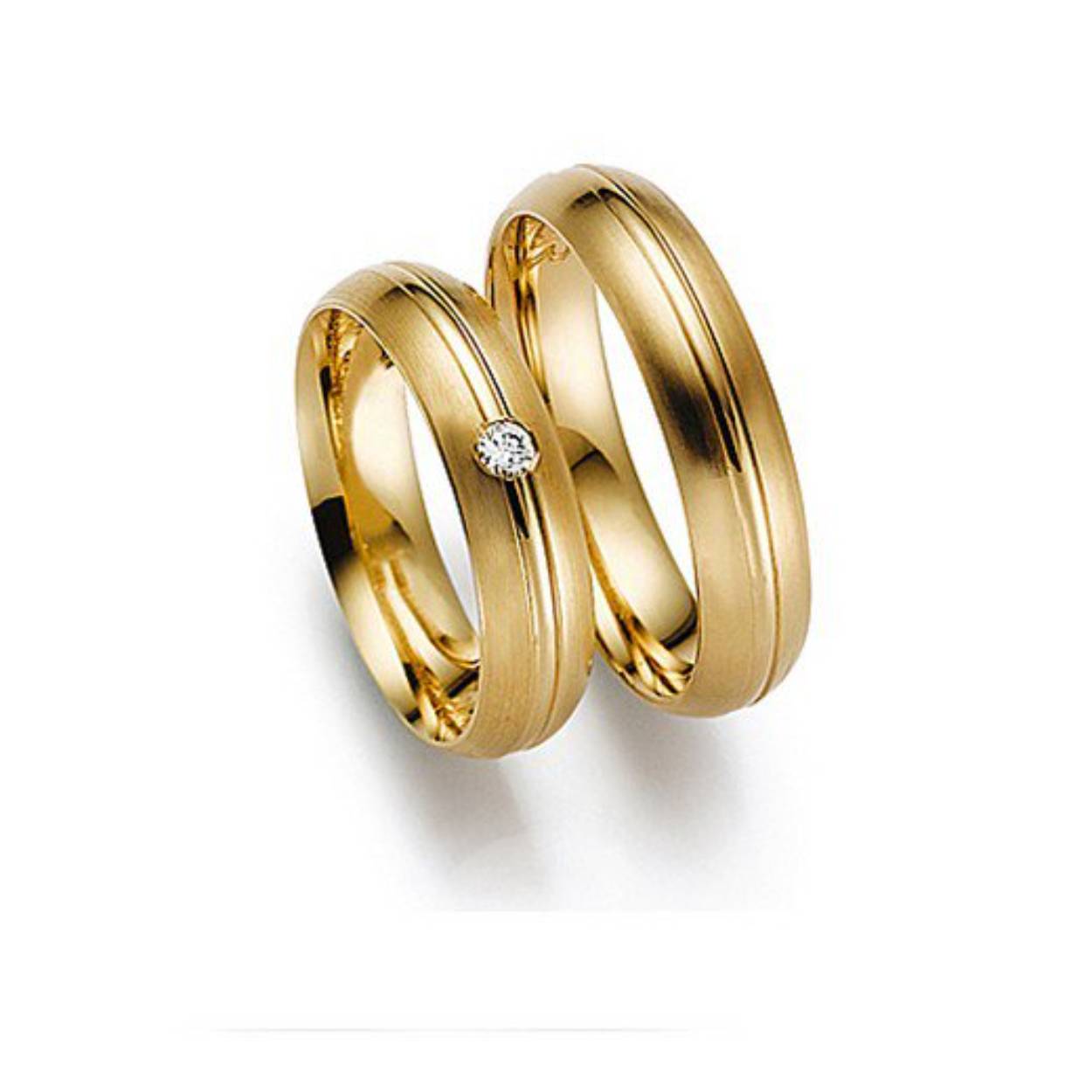 geelgouden trouwringen mat/glimmend. 5mm breed. De damesring is gezet met 0.05crt briljant. Prijs is op aanvraag