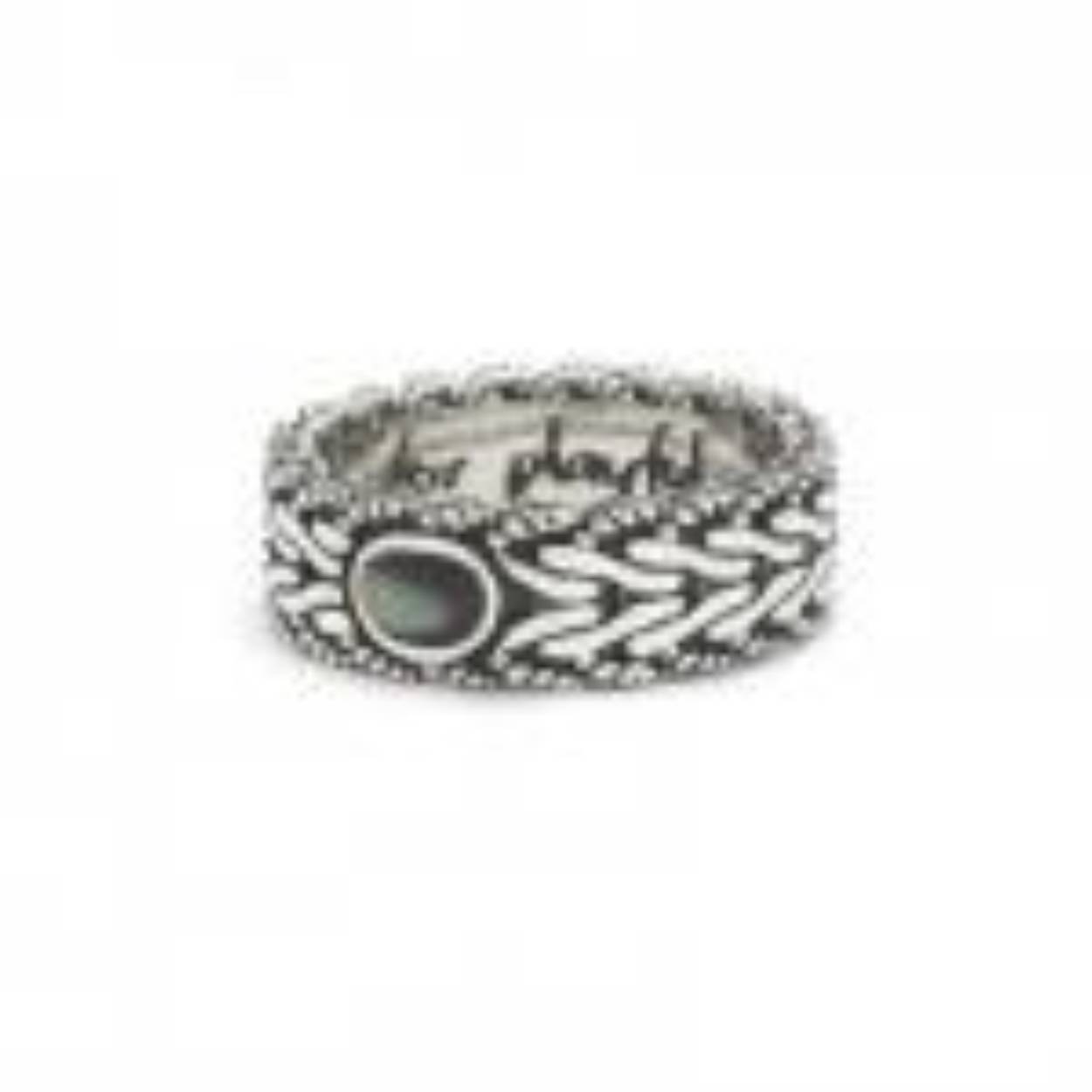
Een opvallende ring met parelmoer steentje voor een subtiele vrouwelijke touch. 

Deze nieuwe ring met haar typische gedecoreerde visgraat structuur die we kennen uit de INFINITE collectie is nu uitgebracht met een elegante parelmoer steen.