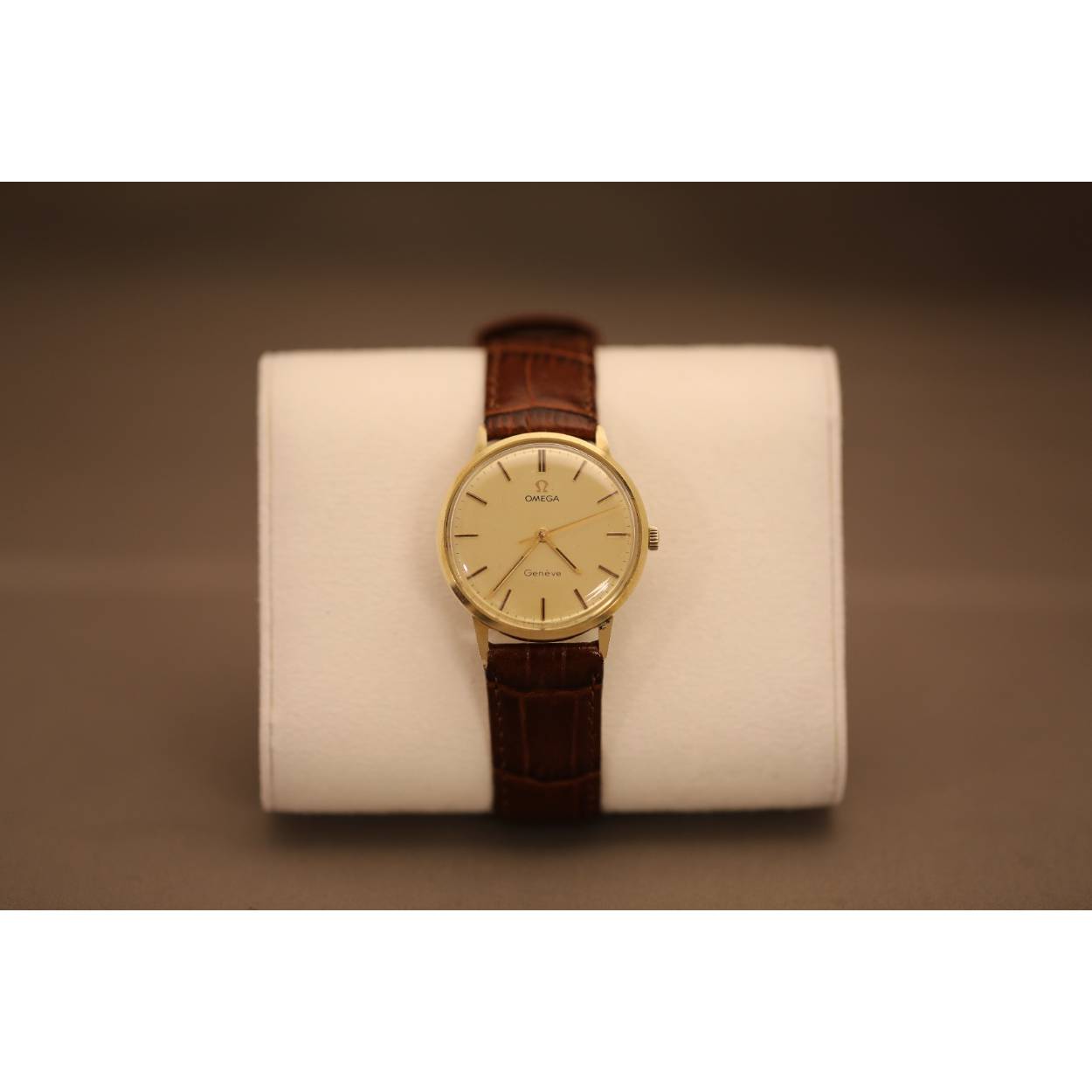 Gouden mechanisch Omega horloge.