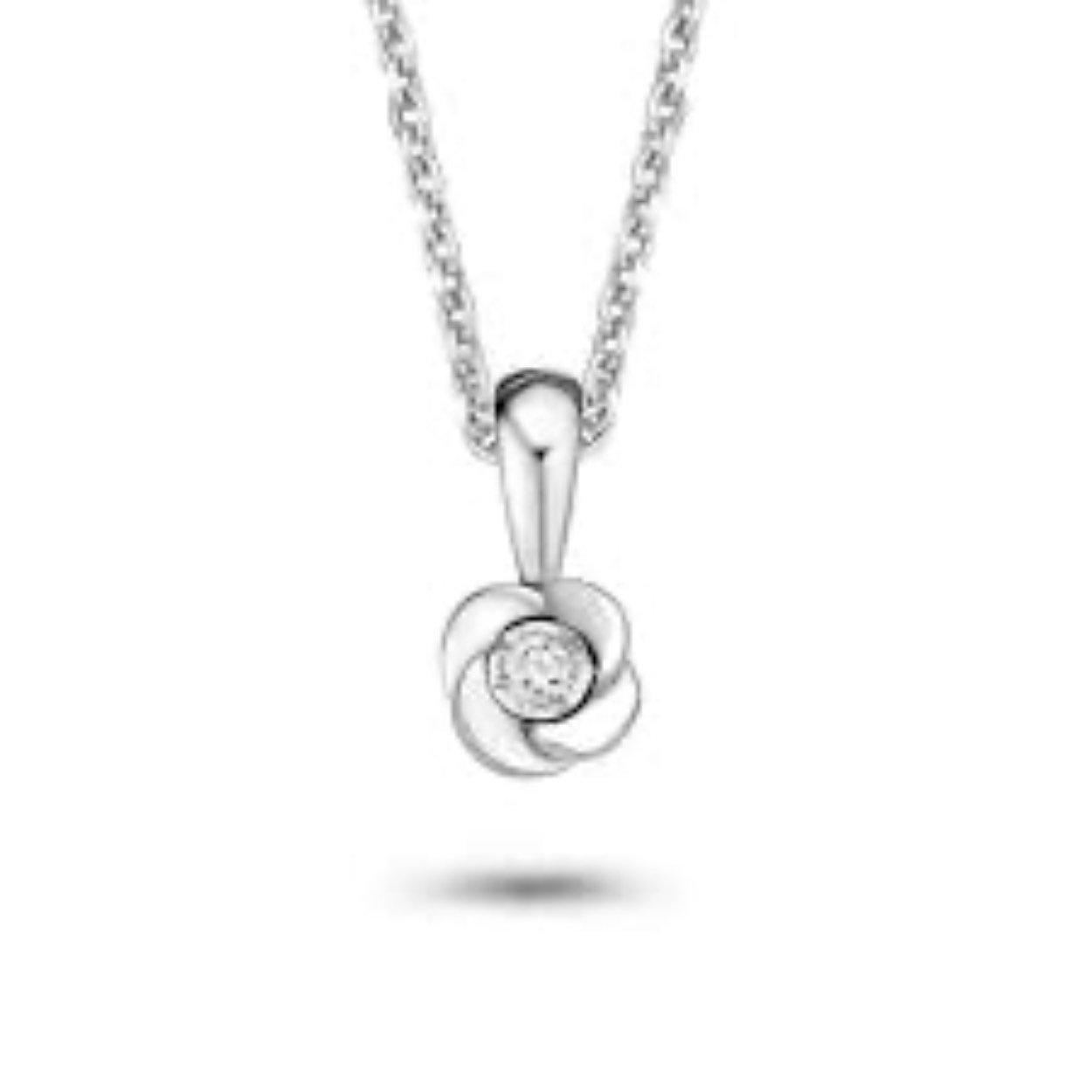 Collier met bloem hanger en diamant 