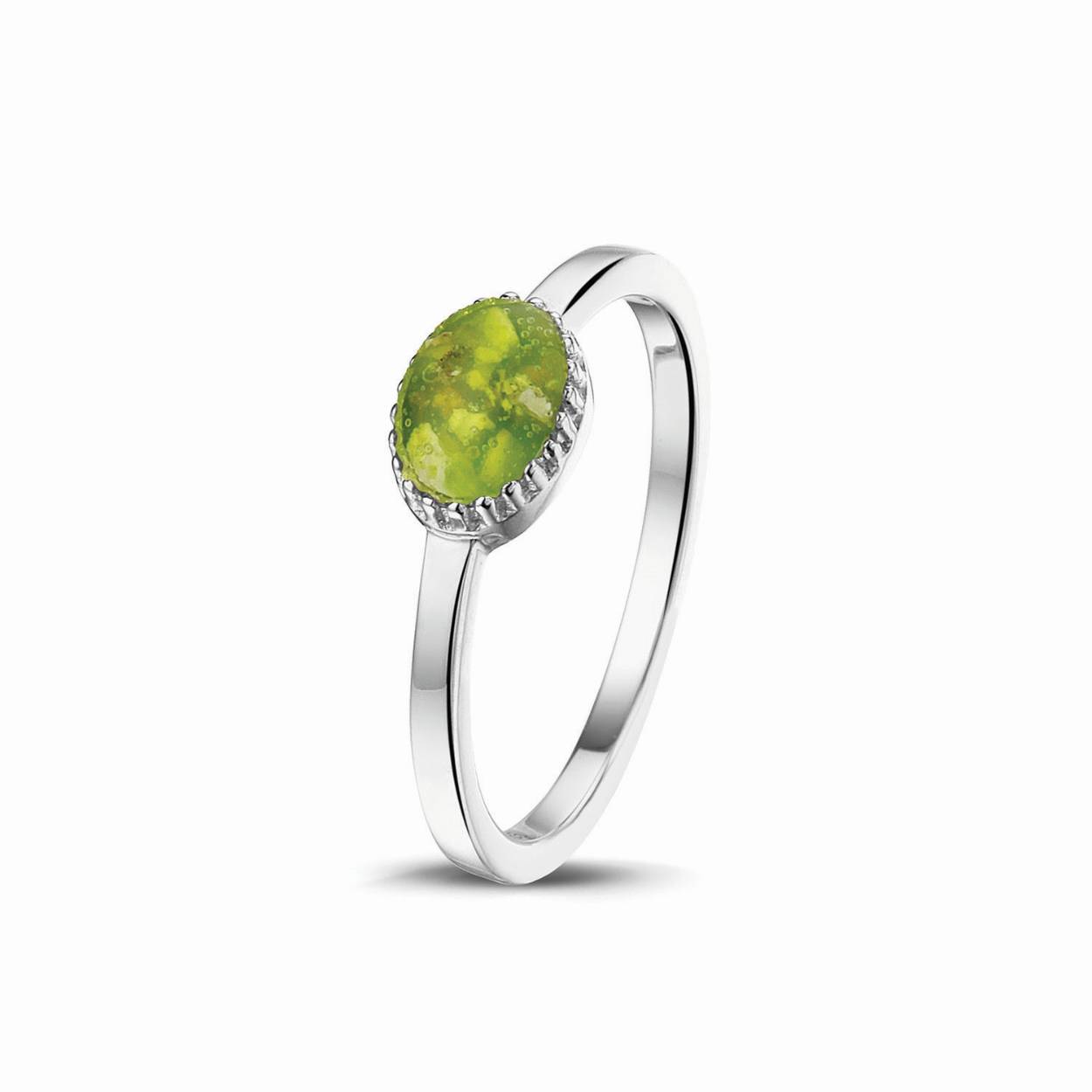 14 krt witgouden ring met kroon- randje. Dit sieraad wordt zichtbaar aan de voorkant gevuld met as en wordt vermengd met onze speciale hars.

Ook verkrijgbaar in het zilver, geel wit en roodgoud