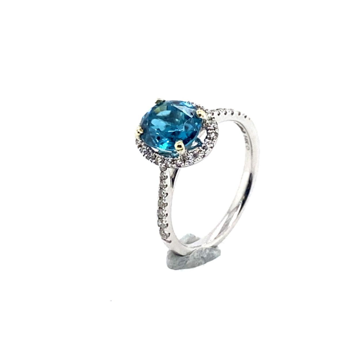 witgouden damesring met natuurlijke zirkoon en diamant