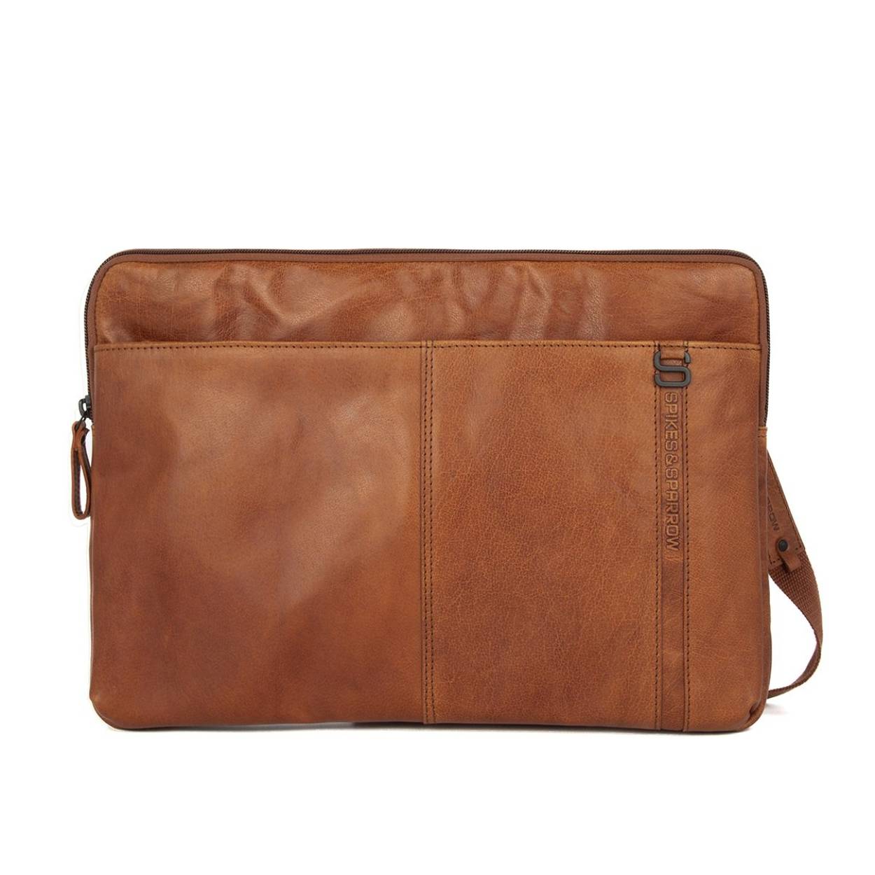 Deze Spikes & Sparrow laptop hoes heeft een tijdloos ontwerp met een luxe uitstraling. De hoes is gemaakt van hoogwaardig leer en biedt optimale bescherming voor je laptop. De hoes kan zowel in de hand worden gedragen als over de schouder met de verstelbare schouderriem. Een stijlvolle en praktische accessoire voor dagelijks gebruik!

laptop sleeve met schouderriem voor maximaal 15.6 inch computer