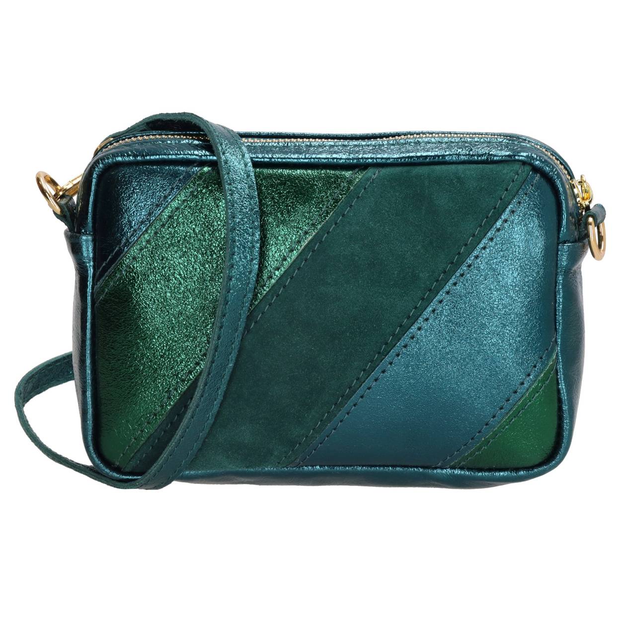 Op zoek naar een nieuwe schoudertas? Dan is deze Charm London tas perfect voor jou. De schoudertas heeft een hoofdvak en een achtervak, waardoor je makkelijk je spulletjes gescheiden houdt. De tas heeft echt een klassieke look en past overal bij. Deze topper is verkrijgbaar in verschillende kleuren. Hoe zou jij deze geweldige schoudertas matchen? 

De eigenschappen van deze schoudertas zijn: 

Hoofdvak met ritssluiting
Achtervak met ritssluiting
Verstelbare en afneembare schouderband