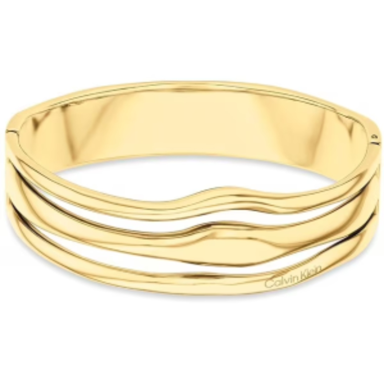 Calvin Klein CJ35000719 Dames Bangle Staal
Deze stalen dames bangle van Calvin Klein met nr CJ35000719 heeft een sierlijk uiterlijk. De goudkleurige bangle armband heeft bovenop 3 aparte sculpturele banden met ronde vormem.  Een fantasierijk geheel. Geschikt voor een pols van 17,5cm. Leuk te combineren met andere sieraden uit de serie van Calvin Klein.

OVER CALVIN KLEIN
Calvin Klein is een wereldwijd lifestylemerk dat gewaagde, vooruitstrevende idealen en een verleidelijke, vaak minimalistische, esthetiek nastreeft. Calvin Klein werd groot in de jaren 70 door haar mode- en merkjeans collecties. In de jaren 80 lanceerde Calvin Klein haar spraakmakende ondergoed dat uitdrukkelijk van logo ’s voorzien was. Vanwege het grote succes is het merk ook succesvol uitgerold in Accessoires, Parfums, Home, Brillen, Golf, Horloges en Sieraden.
Sinds de oprichting in 1968 door Calvin Klein, heeft het merk haar reputatie opgebouwd als leider in de Amerikaanse mode, dankzij een cleane esthetiek en innovatieve ontwerpen. Calvin Klein wil haar publiek verleiden en inspireren door middel van provocerende beelden en opvallende ontwerpen die prikkelen. 

SPECIFICATIES:
- Stalen dames bangle
- 17,5cm
- Goudkleurig
- Glimmend